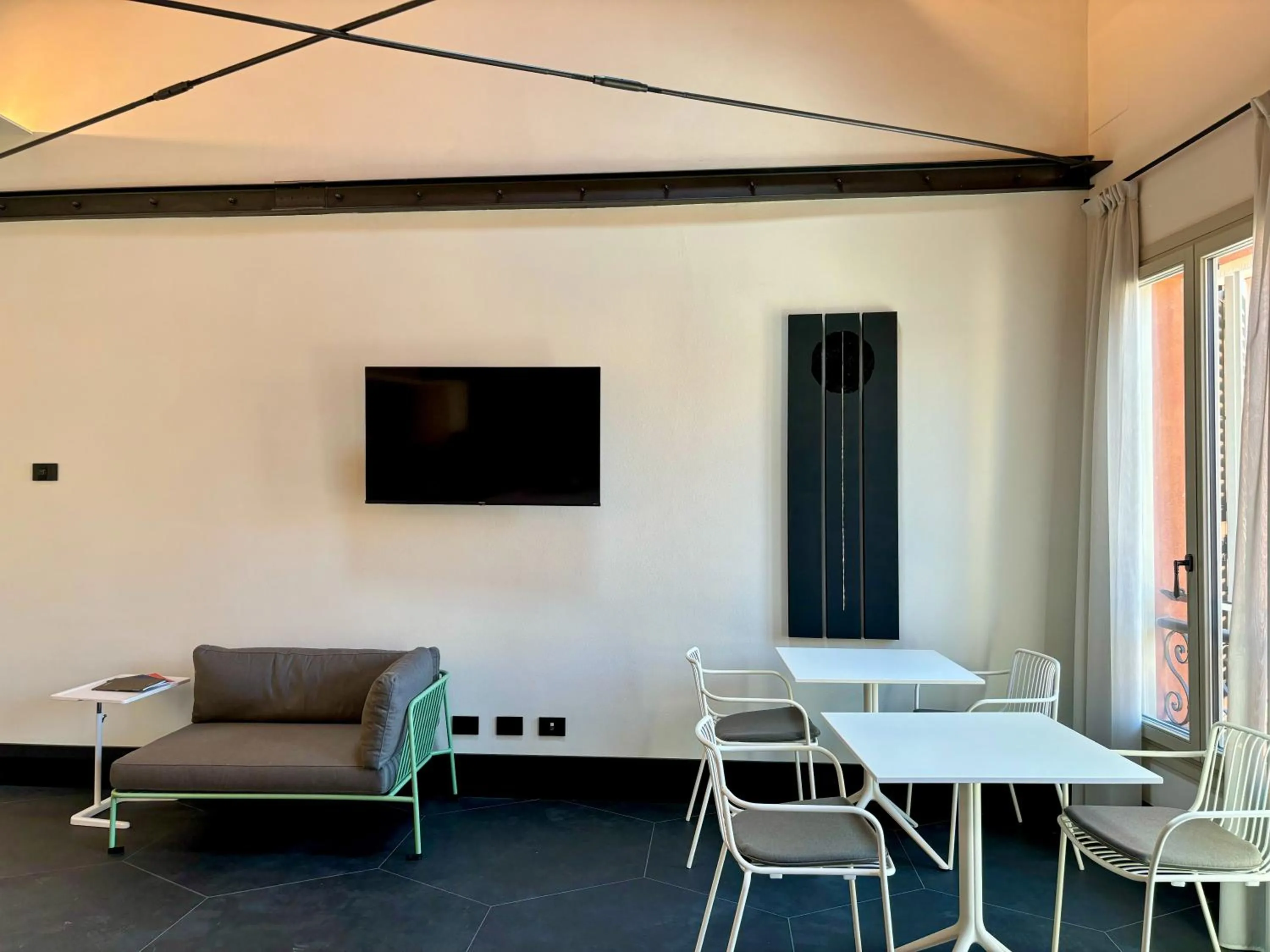 Communal lounge/ TV room in Canalchiaro 13
