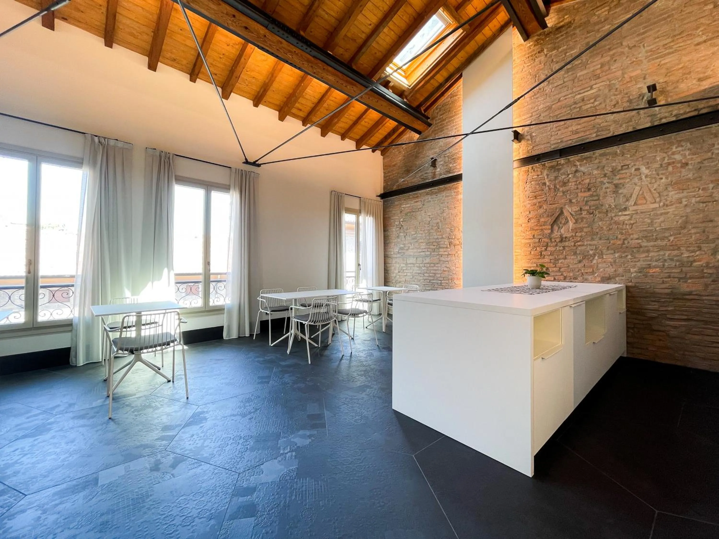 Communal lounge/ TV room in Canalchiaro 13