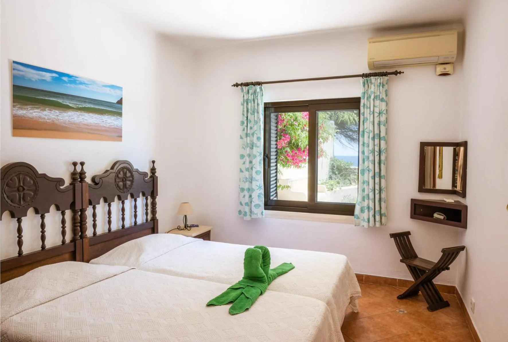 Photo of the whole room, Bed in Algar Seco Parque