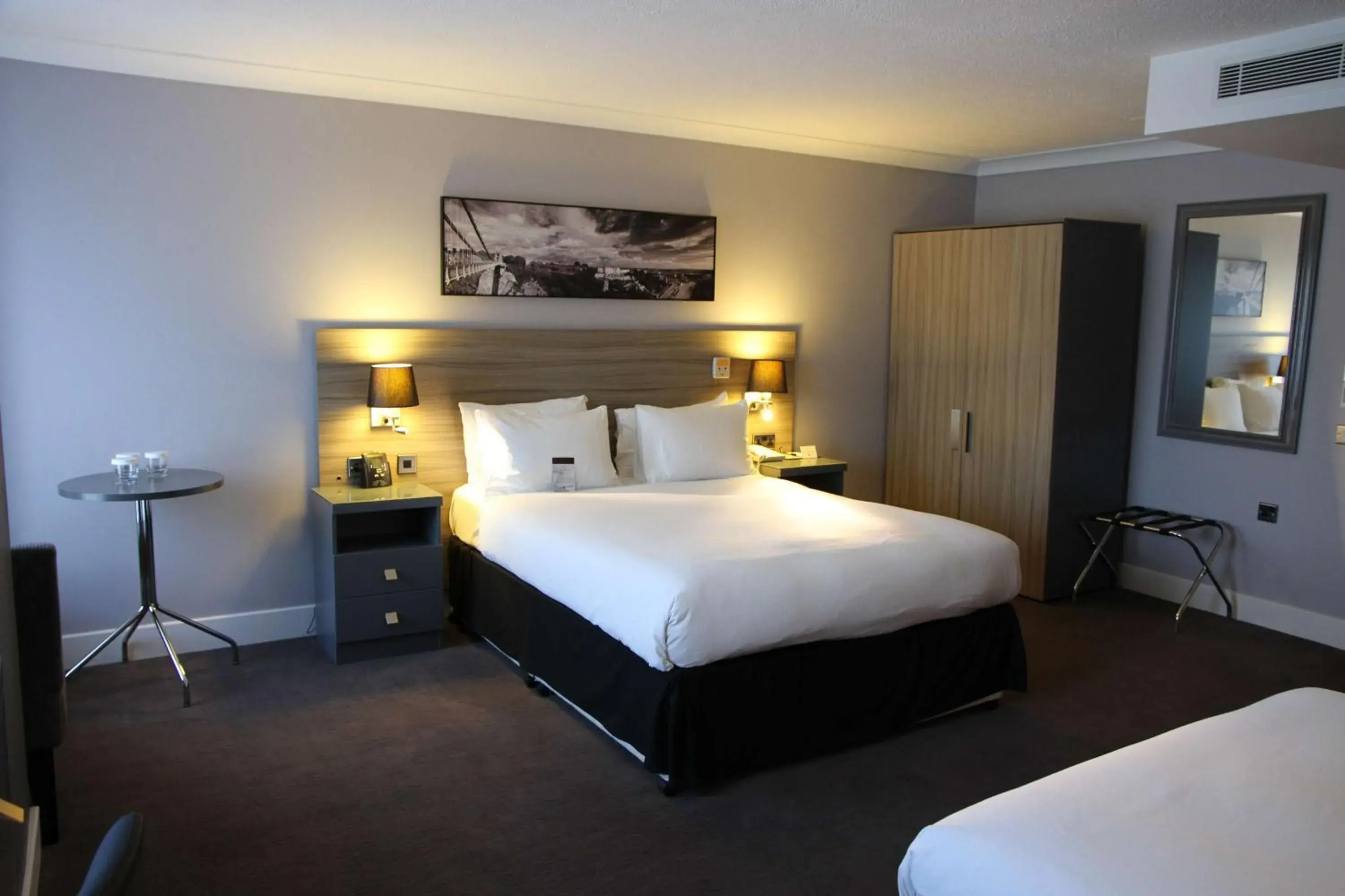 Queen Room - Mobility Access in DoubleTree by Hilton Bristol City Centre Queen Room - Mobility Access in DoubleTree by Hilton Bristol City Centre