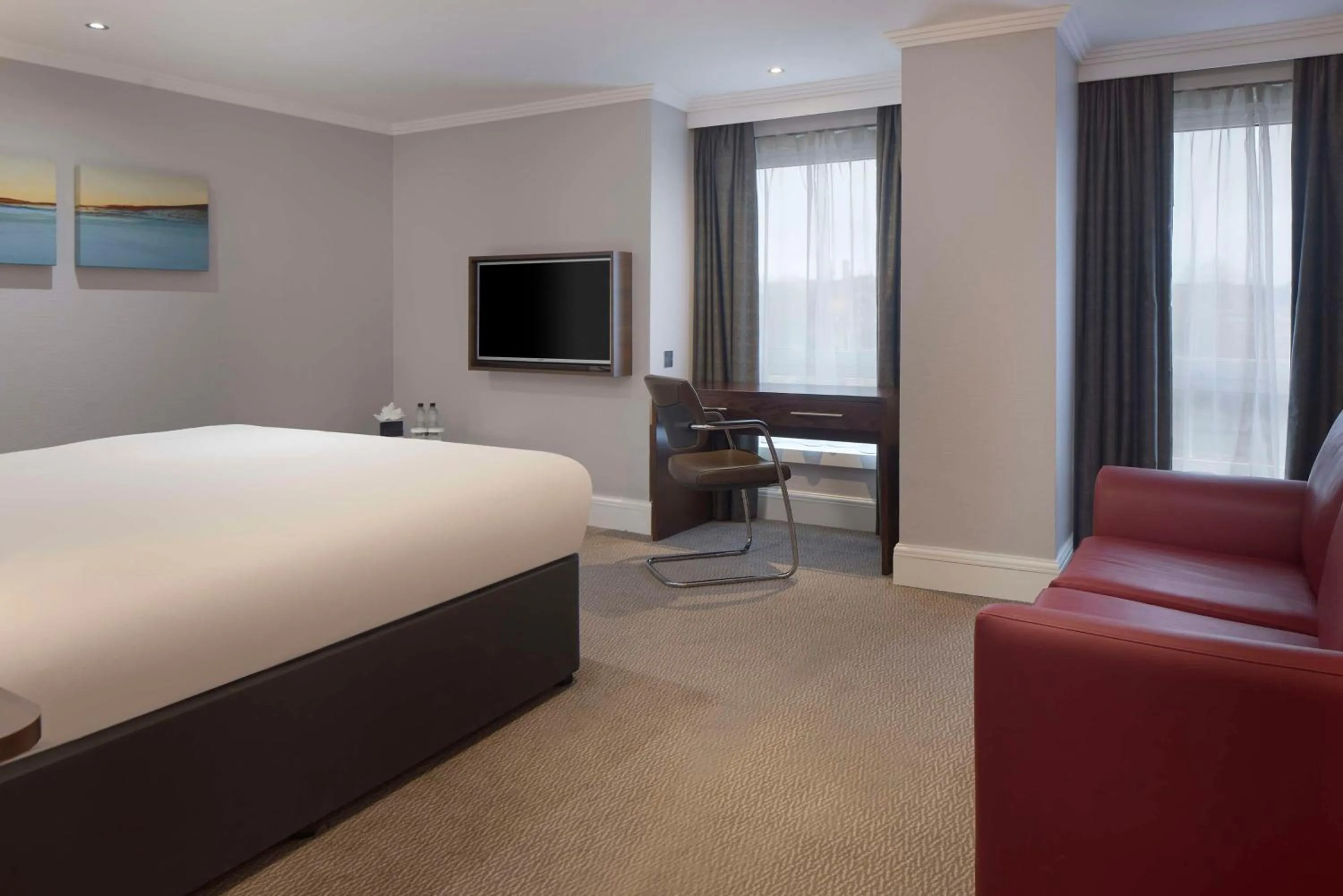 Bedroom, Bed in DoubleTree by Hilton Bristol City Centre