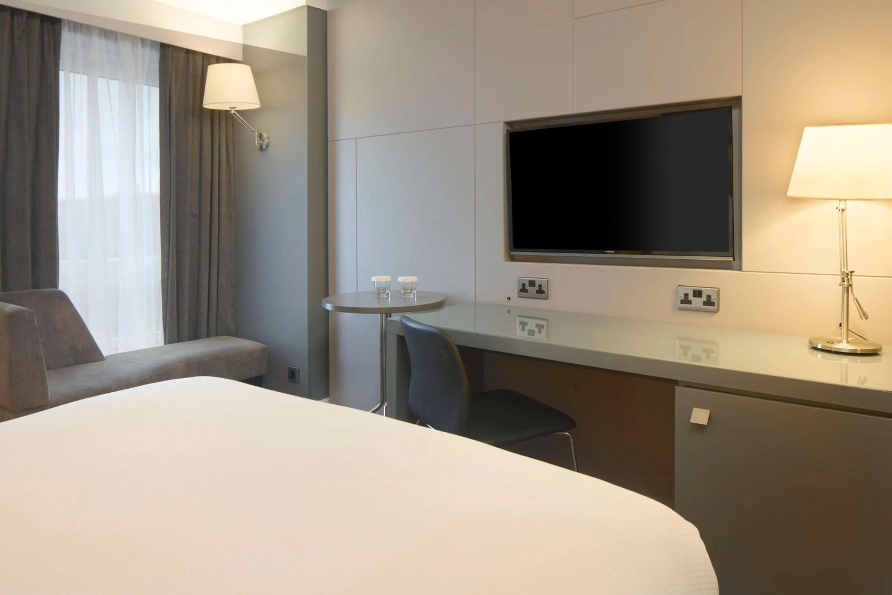 Bedroom, Bed in DoubleTree by Hilton Bristol City Centre