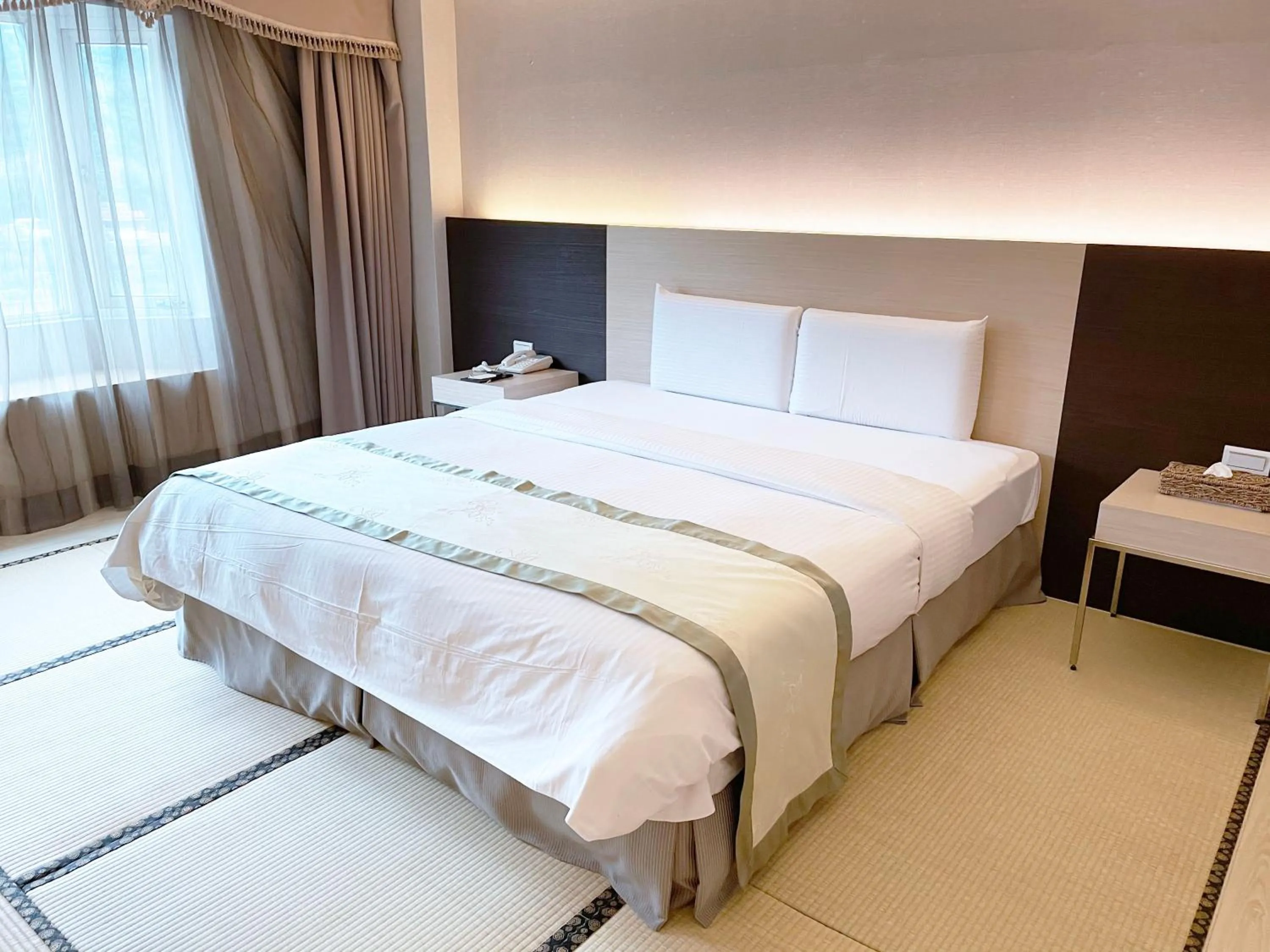 Photo of the whole room, Bed in Hoya Hot Springs Resort & Spa