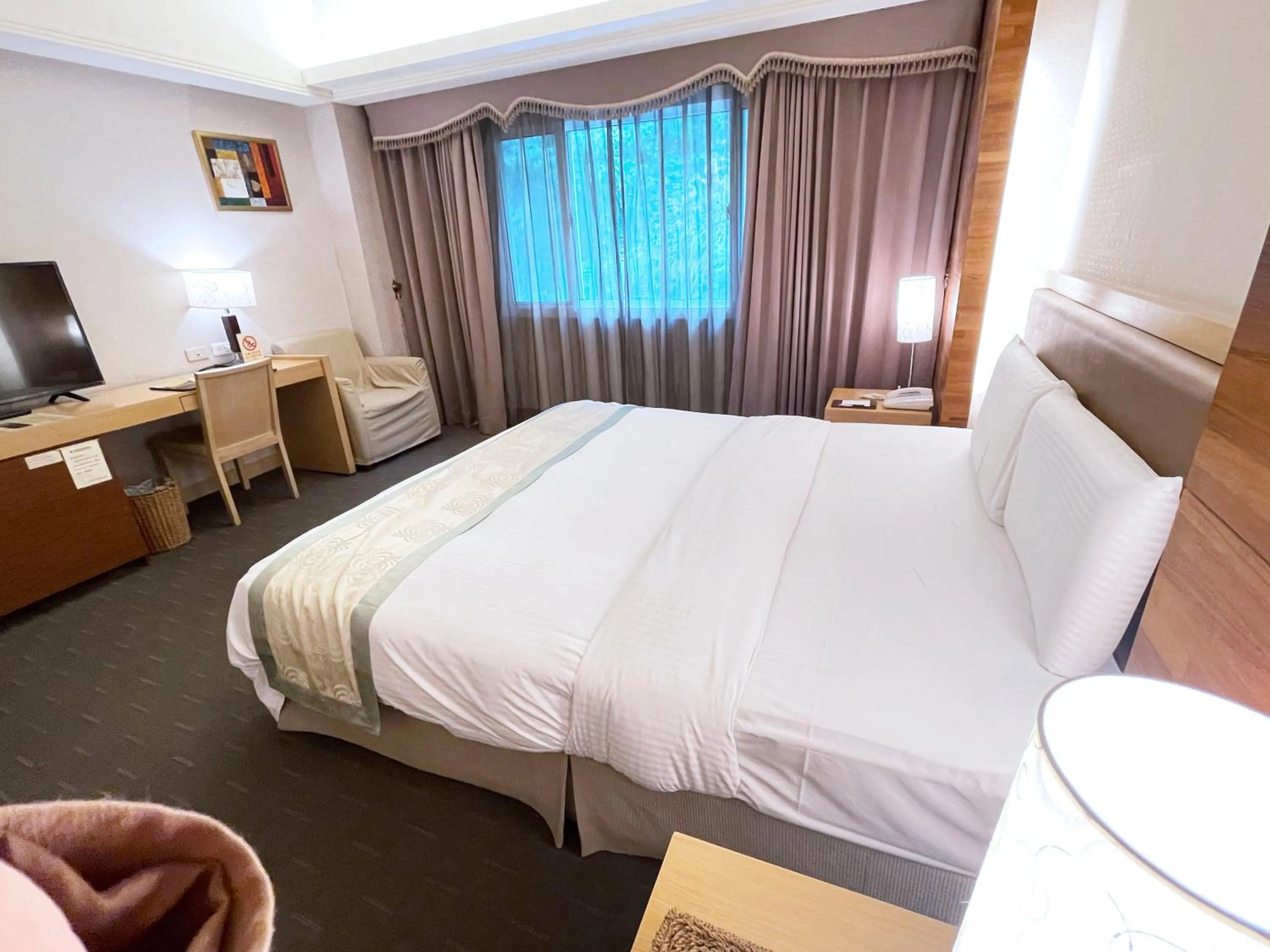 Photo of the whole room, Bed in Hoya Hot Springs Resort & Spa