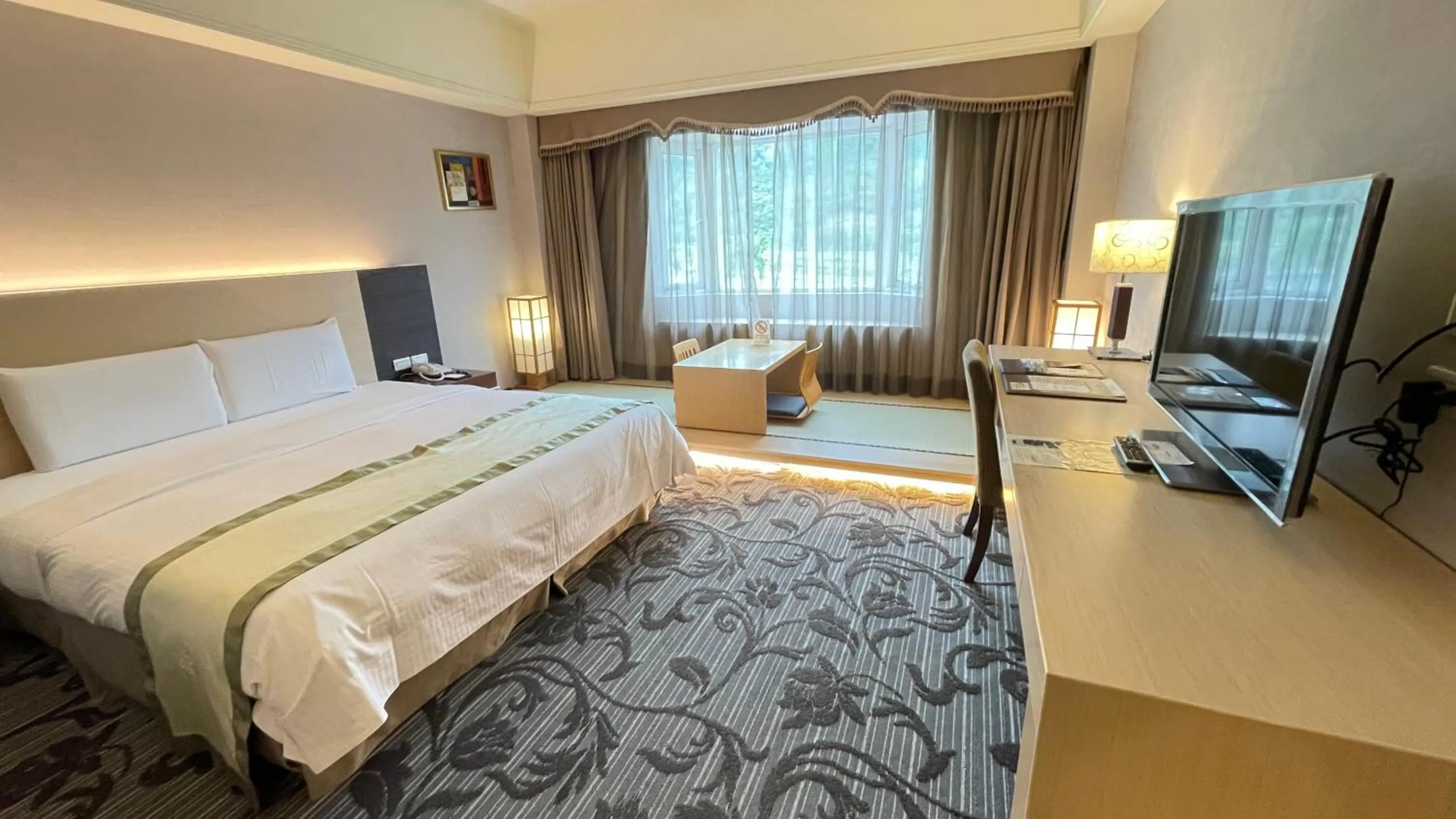 Photo of the whole room, Bed in Hoya Hot Springs Resort & Spa