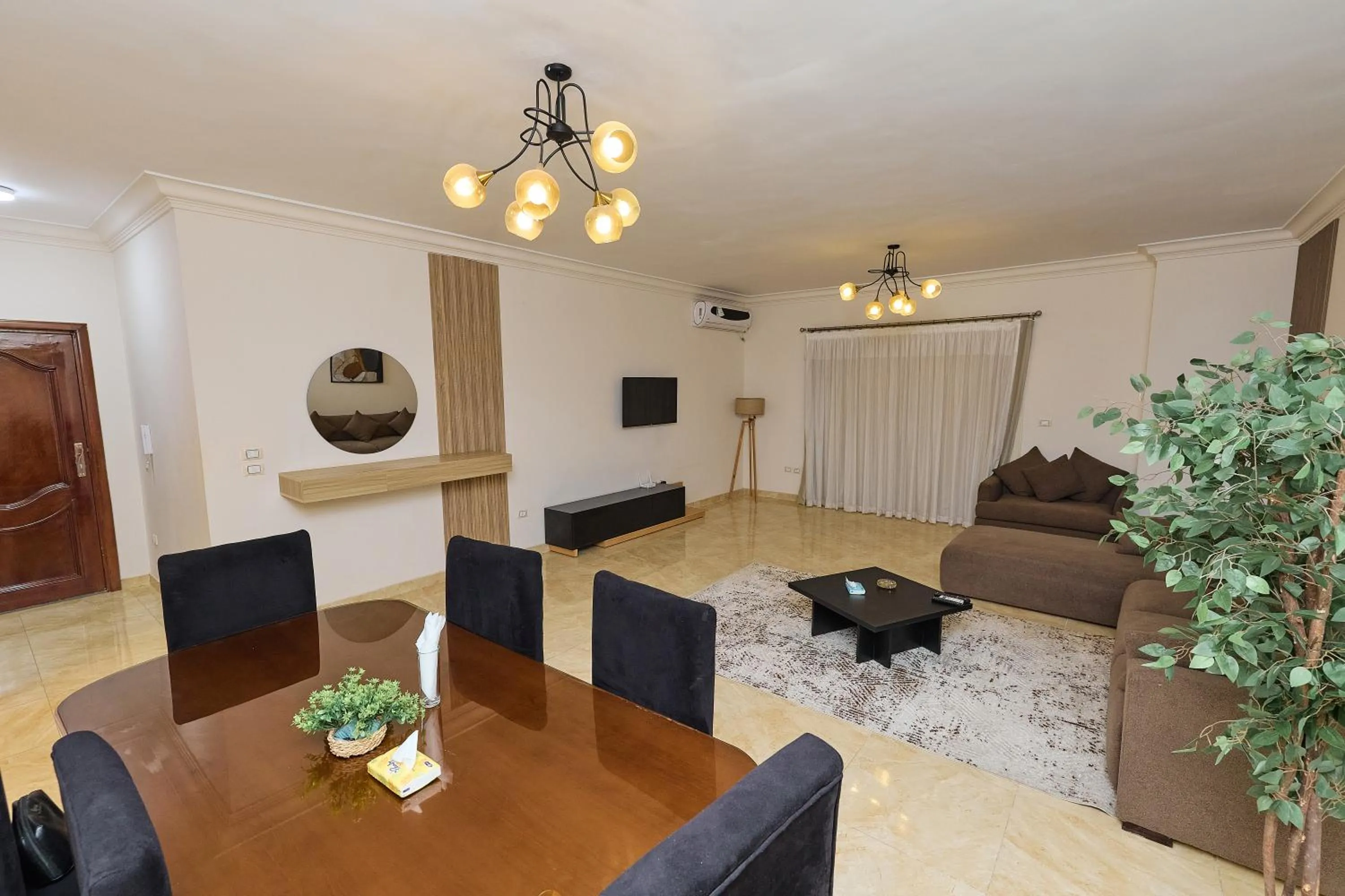 Settle Inn South 90 Apartments