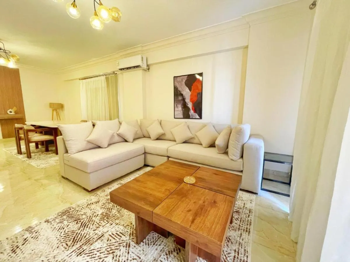 Settle Inn South 90 Apartments