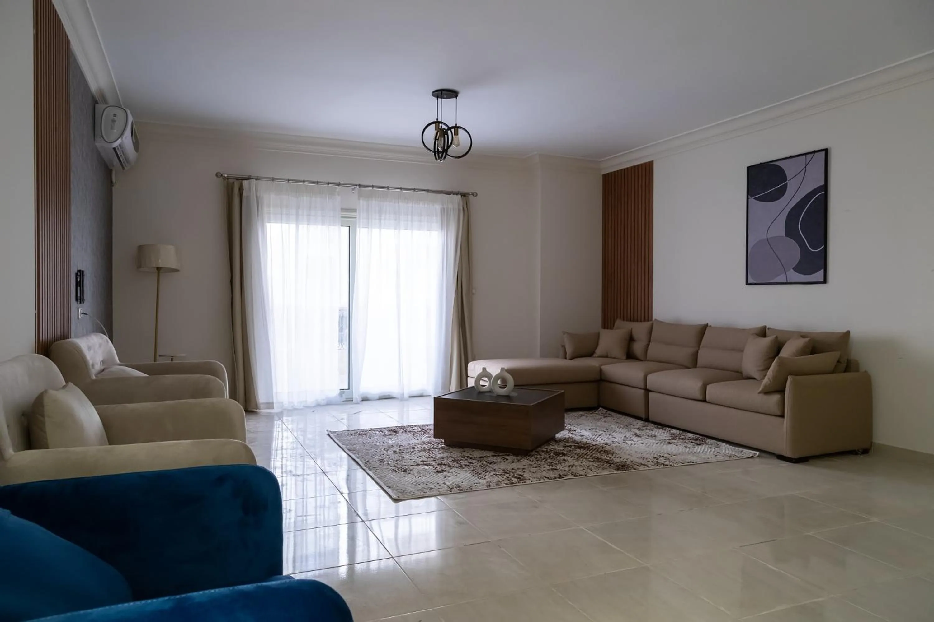 Settle Inn South 90 Apartments