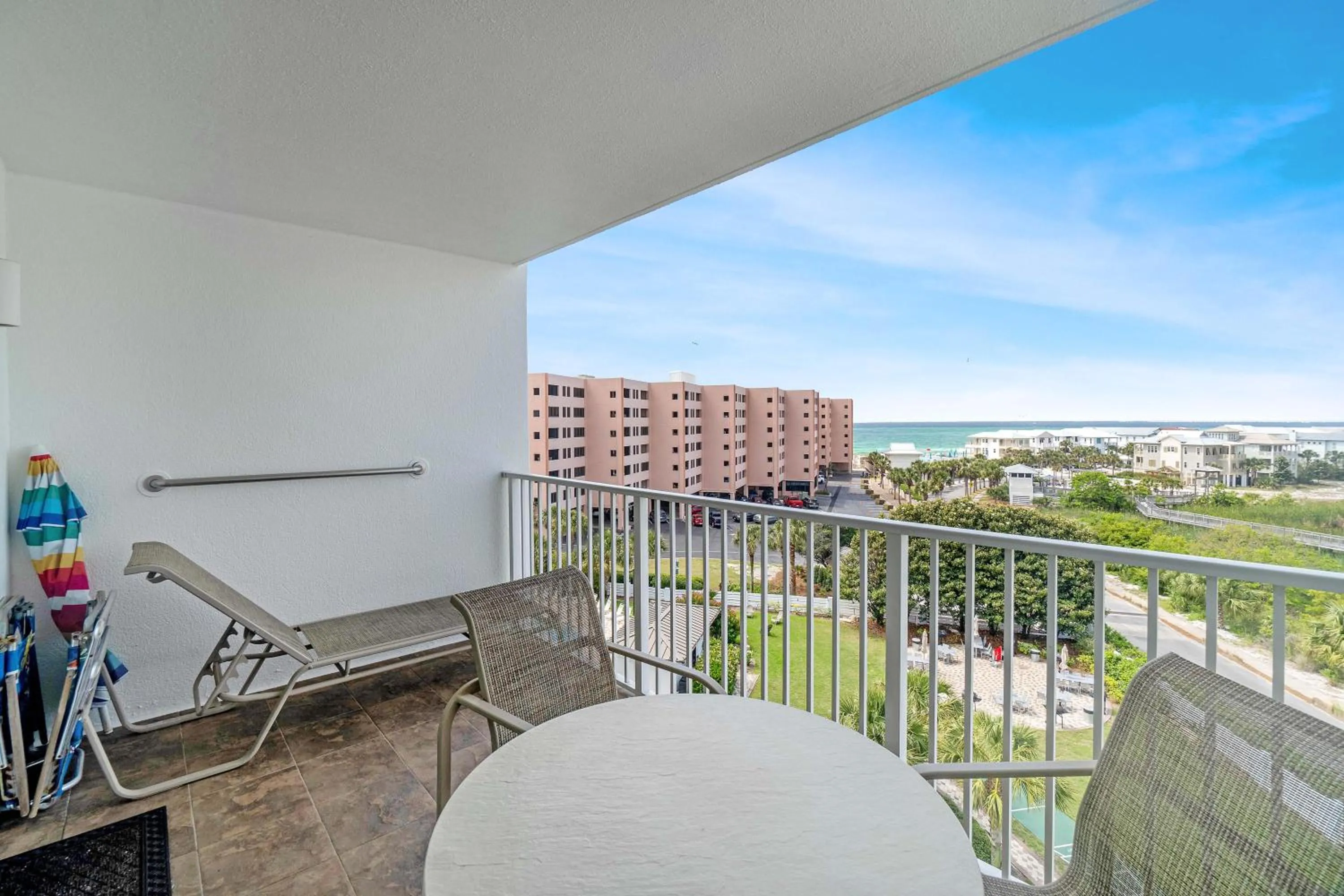 Emerald Oasis, Emerald Oasis- Gulf Front, Great for Families and Close to Destin Harbor!