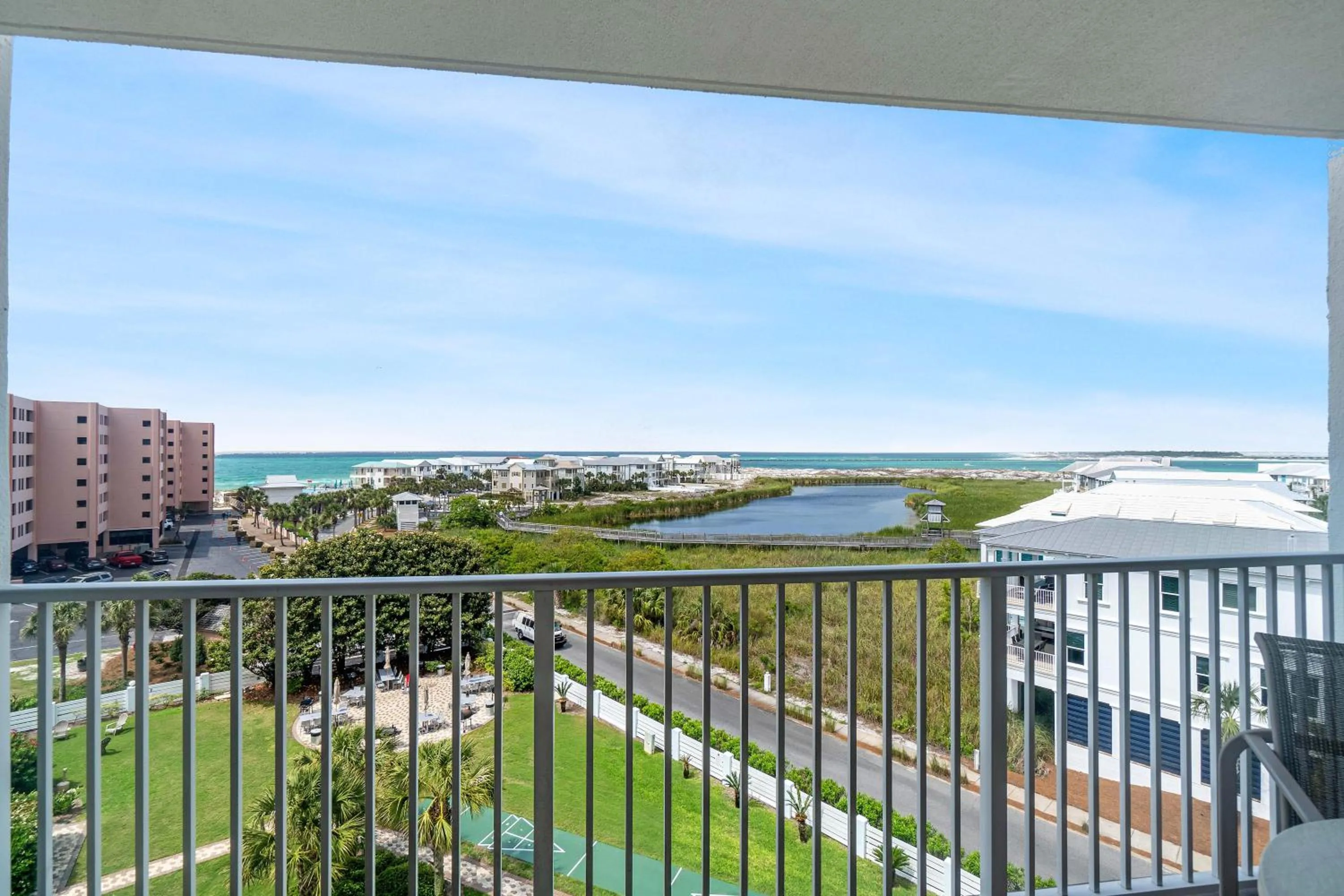 Emerald Oasis, Emerald Oasis- Gulf Front, Great for Families and Close to Destin Harbor!