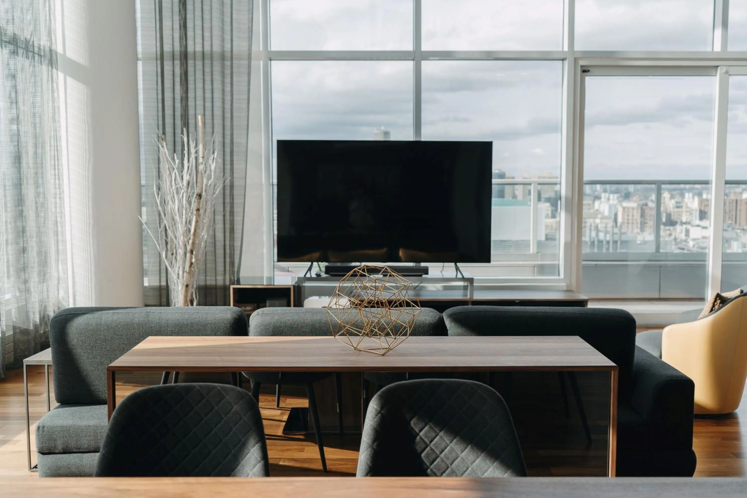 Photo of the whole room in Hotel Indigo Lower East Side New York by IHG