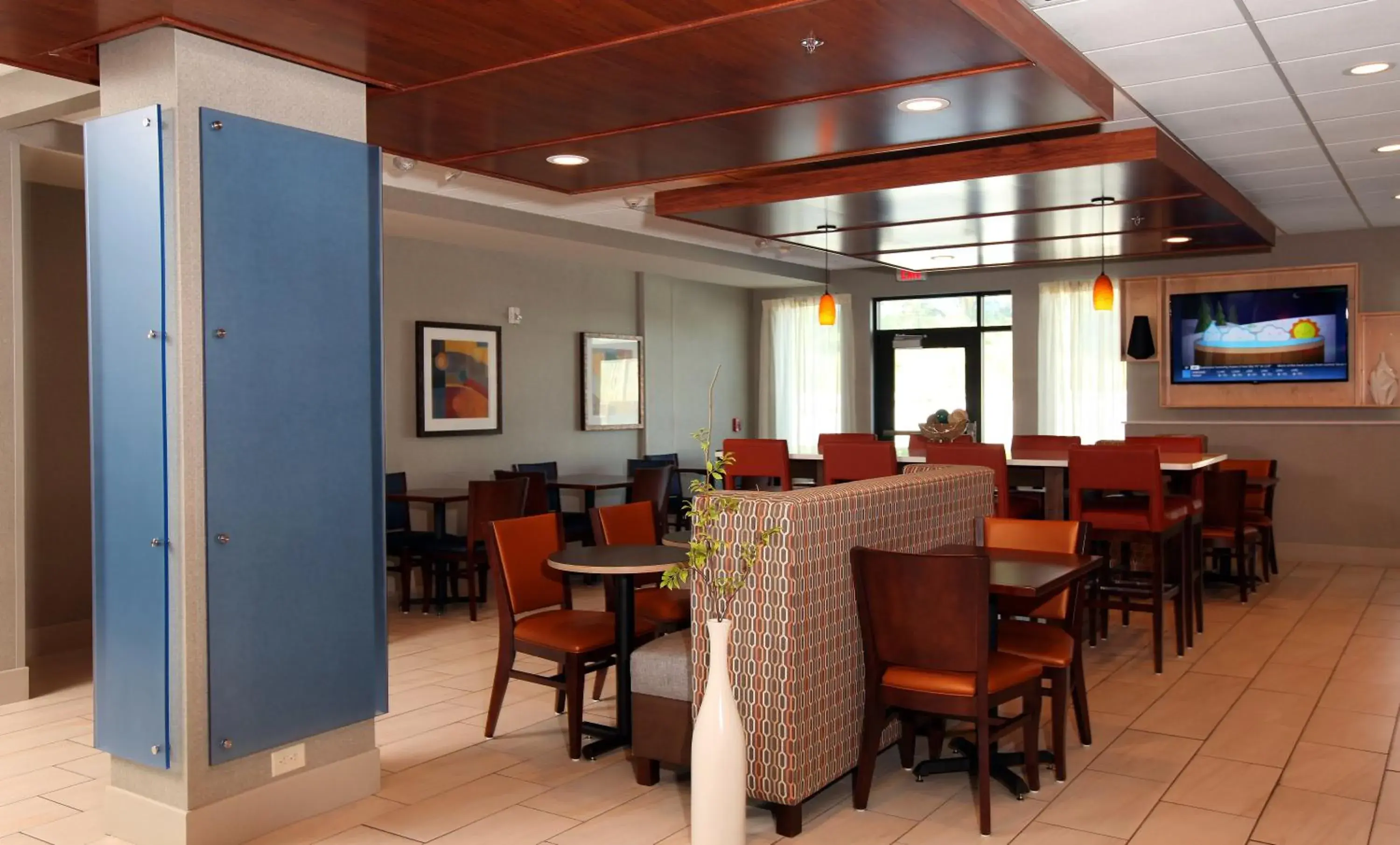 Property building in Holiday Inn Express & Suites Omaha South Ralston Arena by IHG Property building in Holiday Inn Express & Suites Omaha South Ralston Arena by IHG