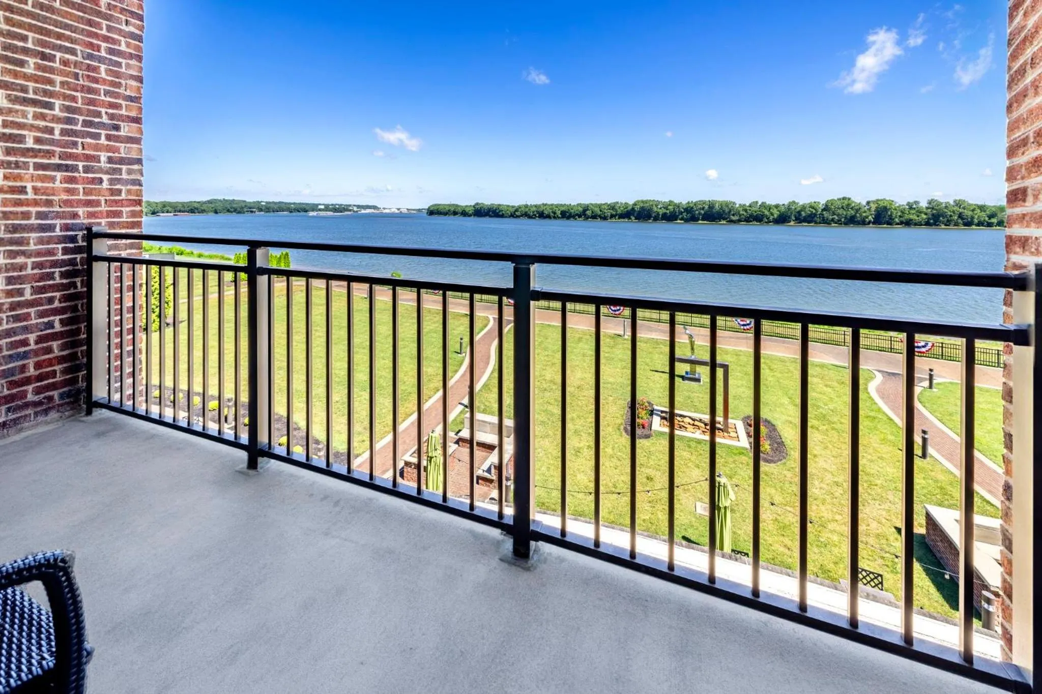 Photo of the whole room in Holiday Inn Owensboro Riverfront by IHG