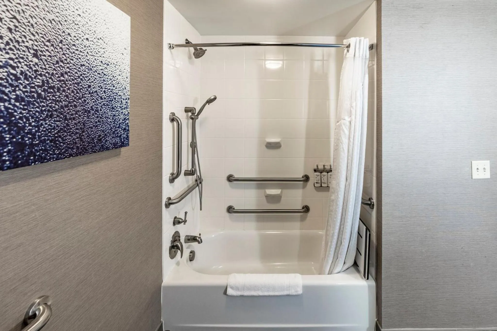 Bathroom in Holiday Inn Owensboro Riverfront by IHG