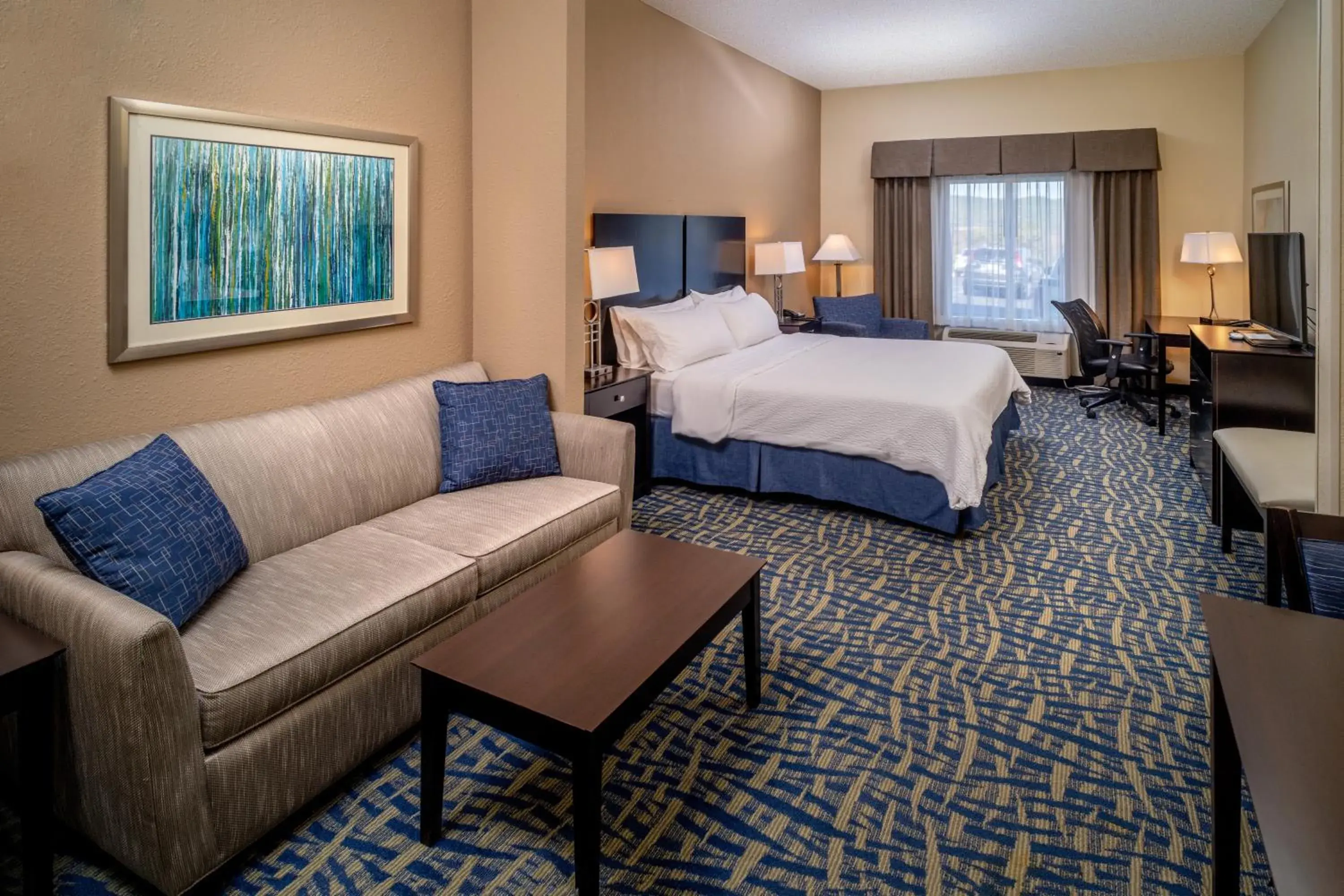 King Suite with Sofa Bed in Holiday Inn Express & Suites Lebanon by IHG King Suite with Sofa Bed in Holiday Inn Express & Suites Lebanon by IHG