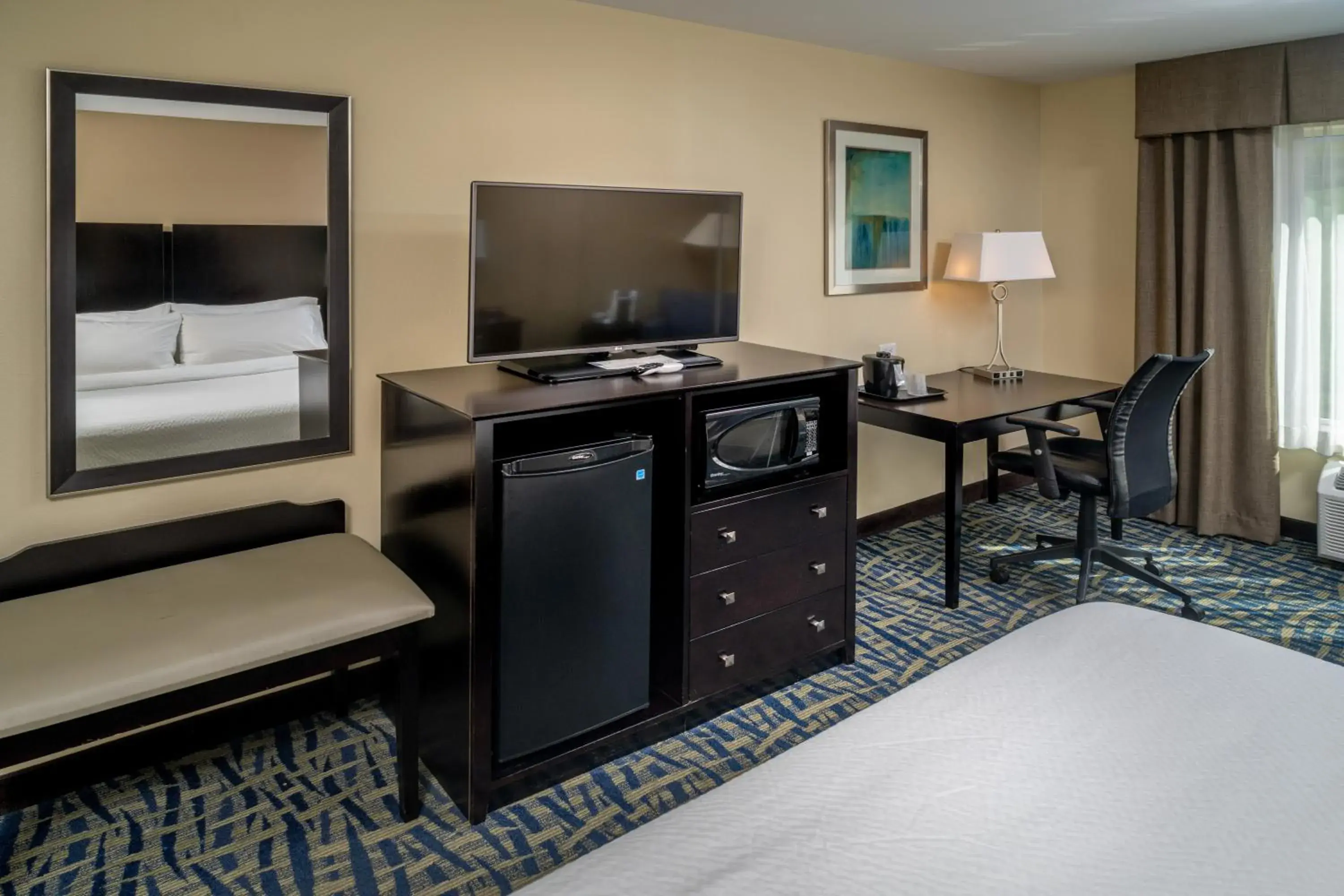 Bedroom, Bed in Holiday Inn Express & Suites Lebanon by IHG Bedroom, Bed in Holiday Inn Express & Suites Lebanon by IHG