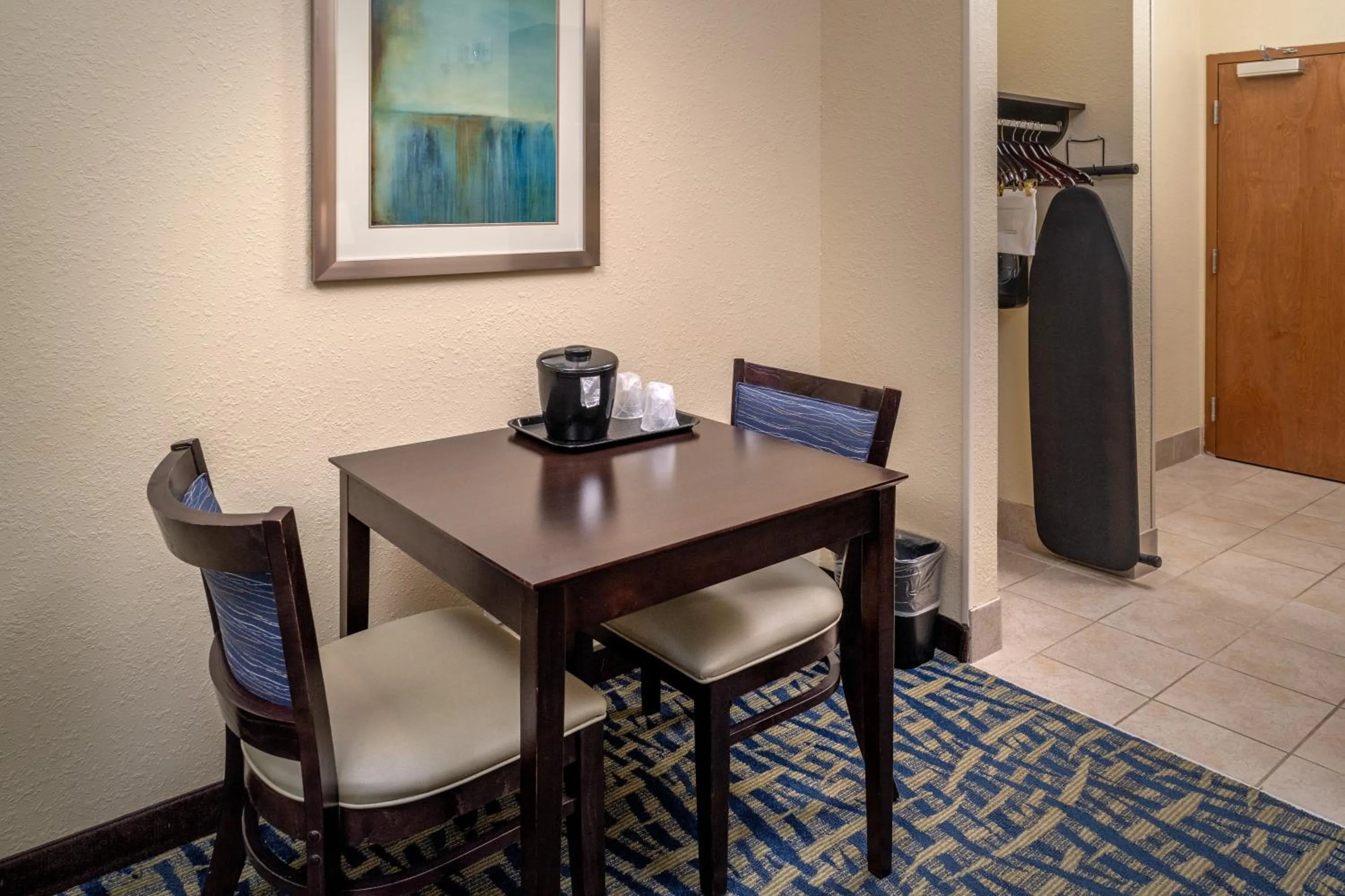 Bedroom in Holiday Inn Express & Suites Lebanon by IHG