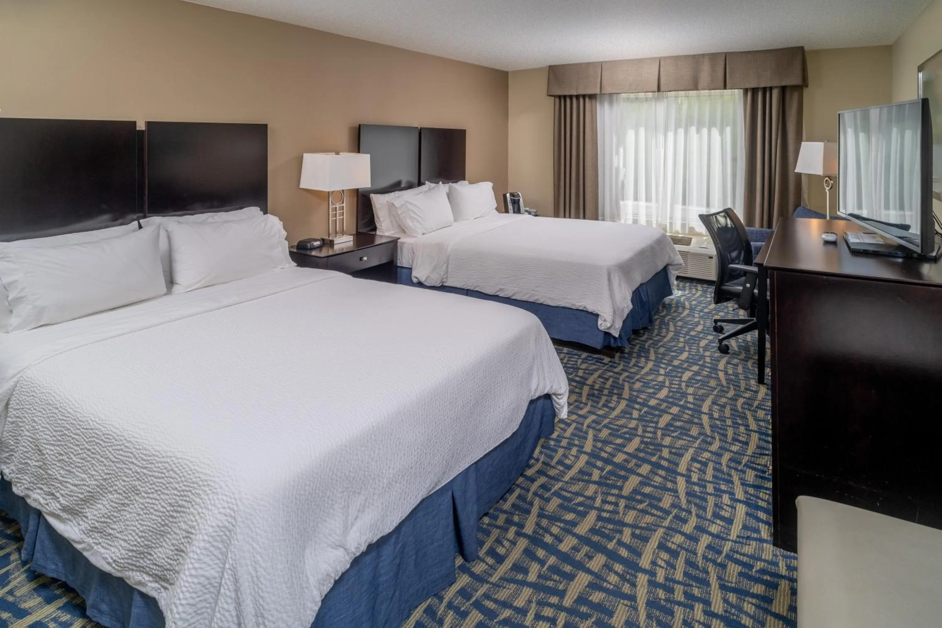 Bedroom, Bed in Holiday Inn Express & Suites Lebanon by IHG