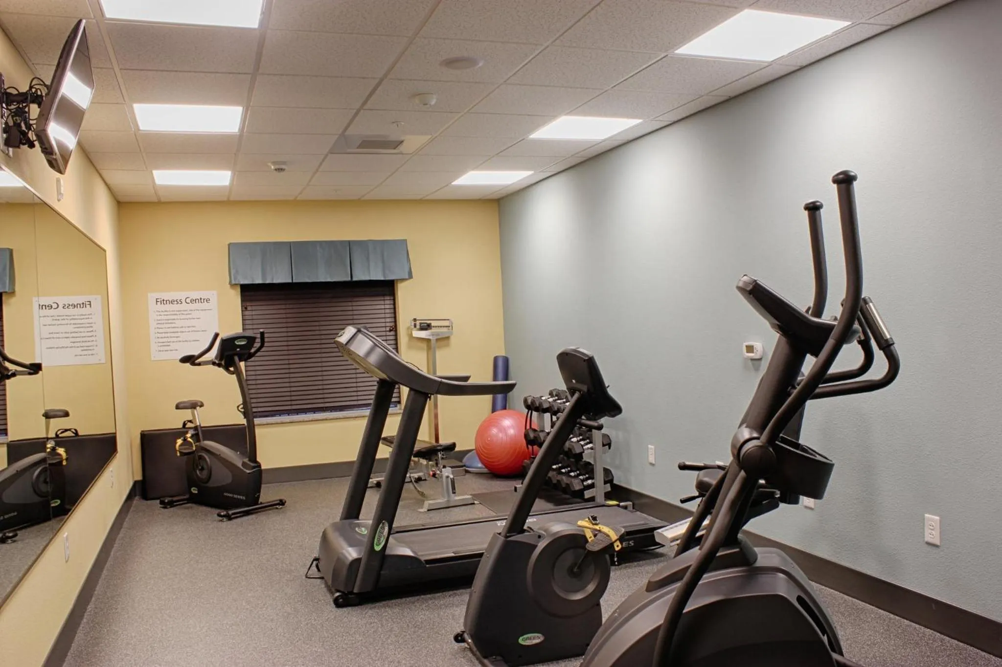 Fitness centre/facilities in Holiday Inn Express & Suites Lebanon by IHG