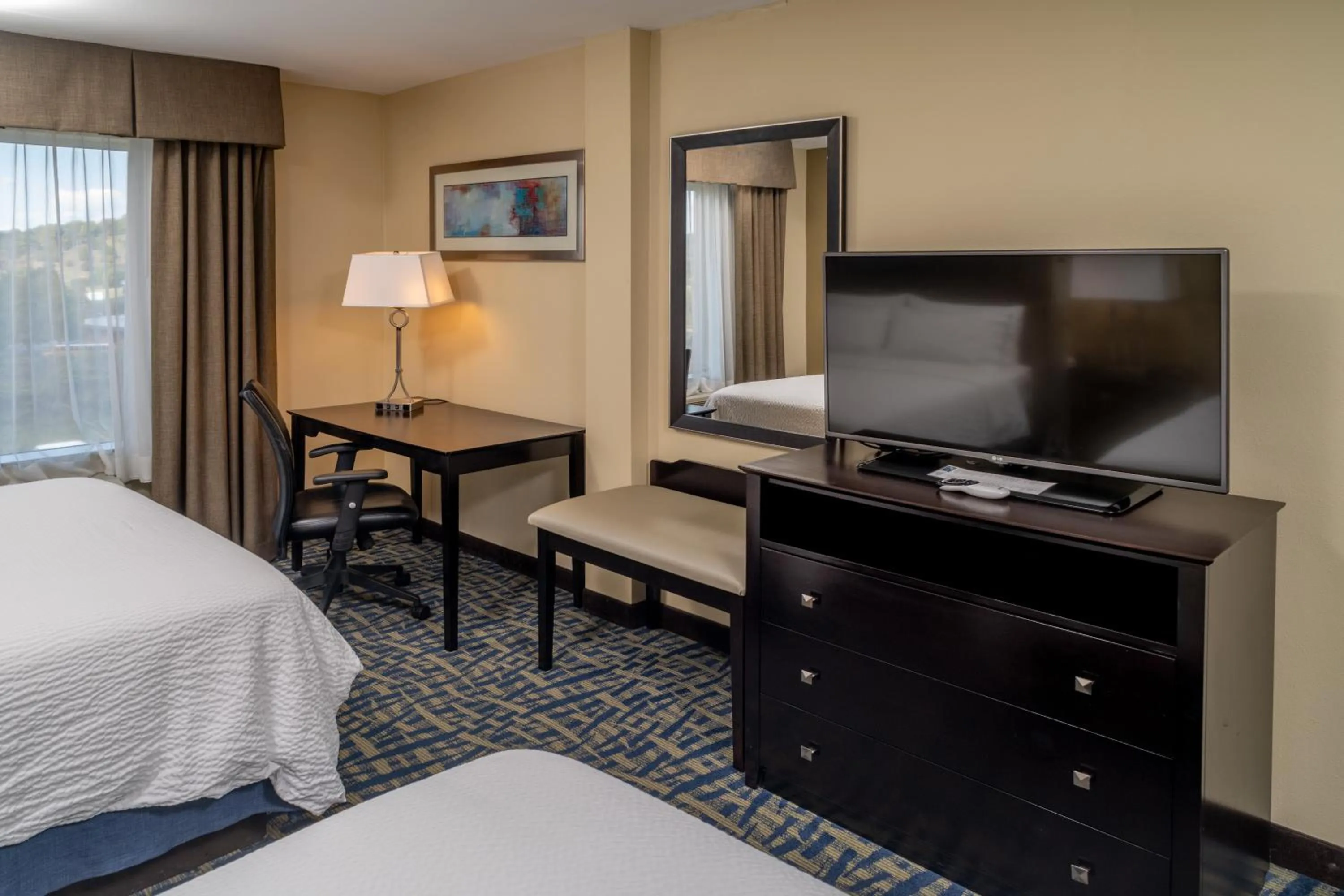 Bedroom, Bed in Holiday Inn Express & Suites Lebanon by IHG