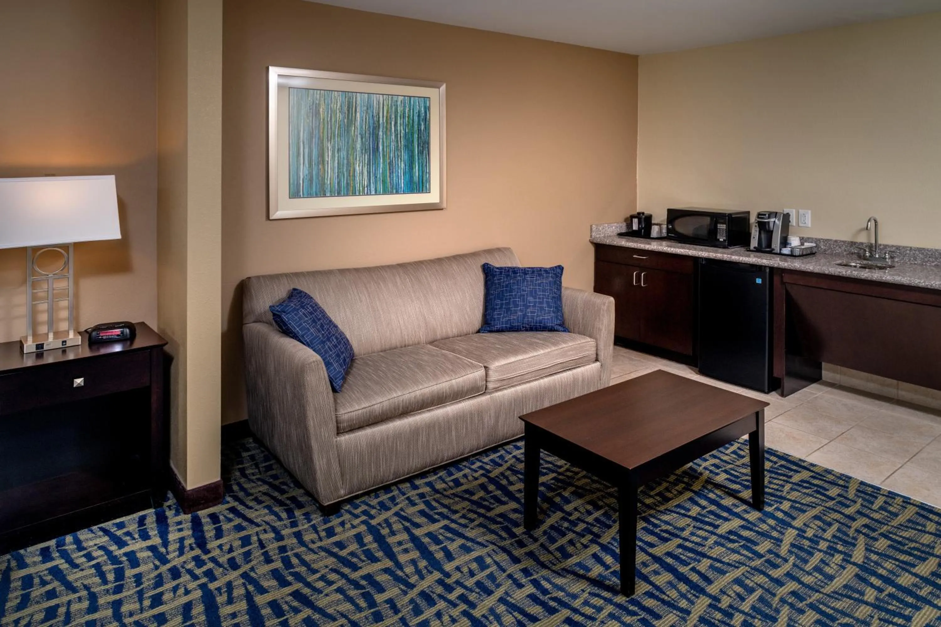 Bedroom in Holiday Inn Express & Suites Lebanon by IHG