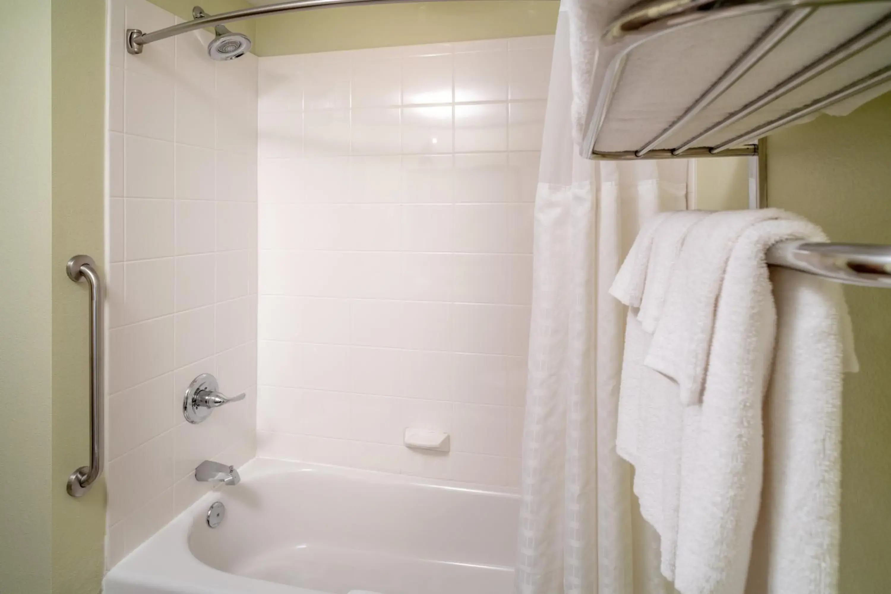 Bathroom in Holiday Inn Express & Suites Lebanon by IHG Bathroom in Holiday Inn Express & Suites Lebanon by IHG