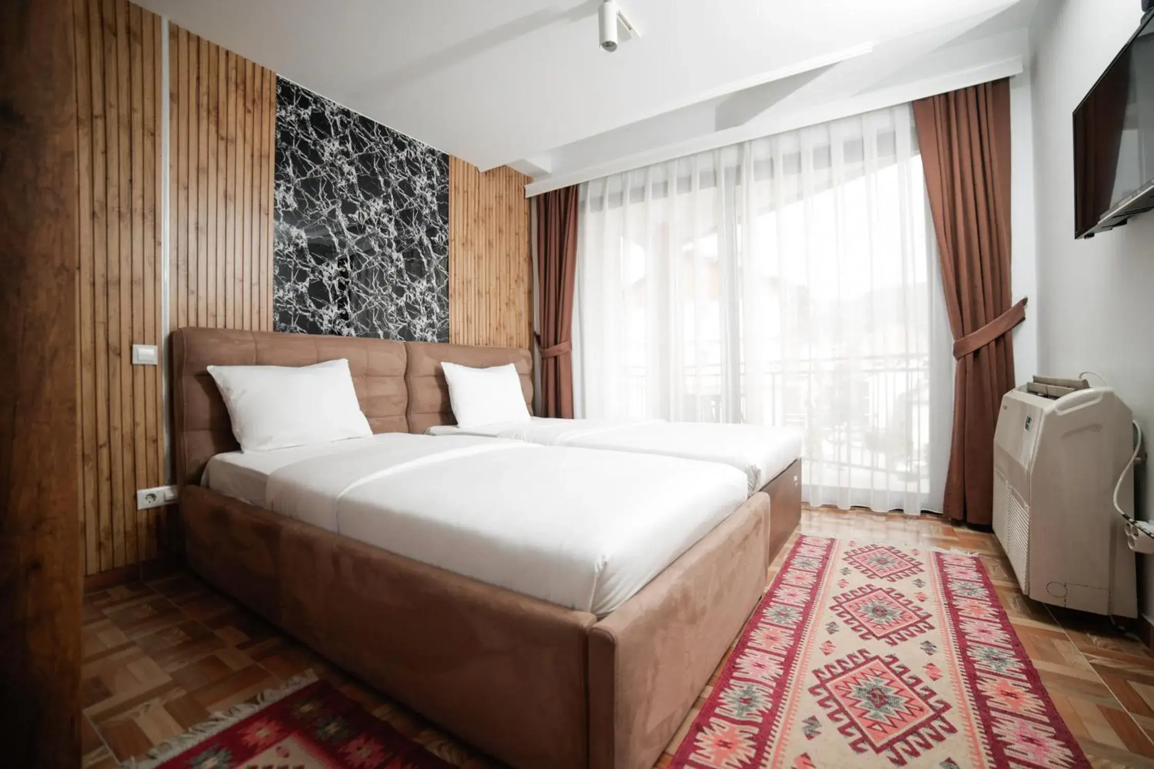 Twin Room with Balcony in Hotel Denis Twin Room with Balcony in Hotel Denis