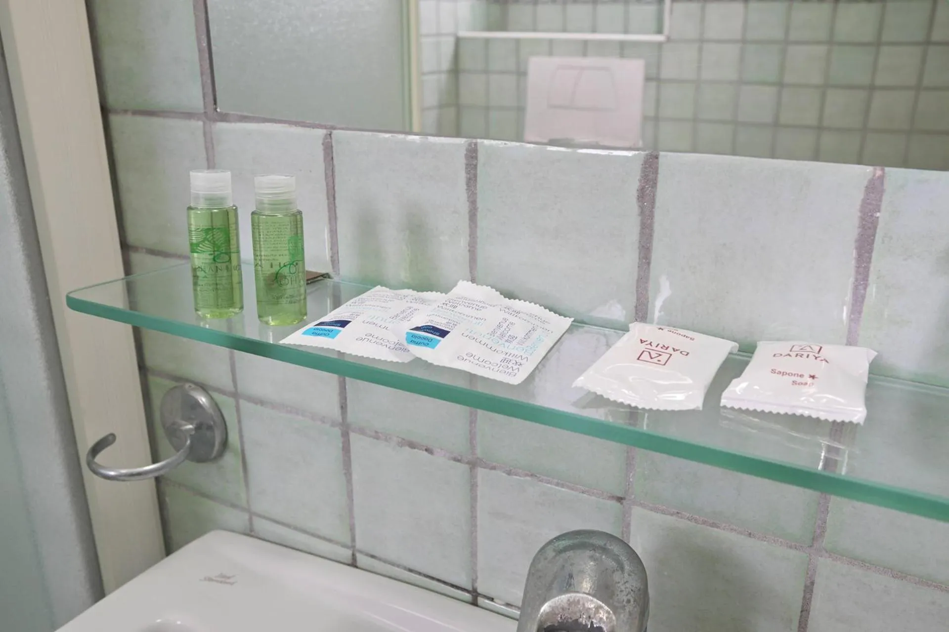 Shower in Av Isola Verde Hotel Thermal Spa