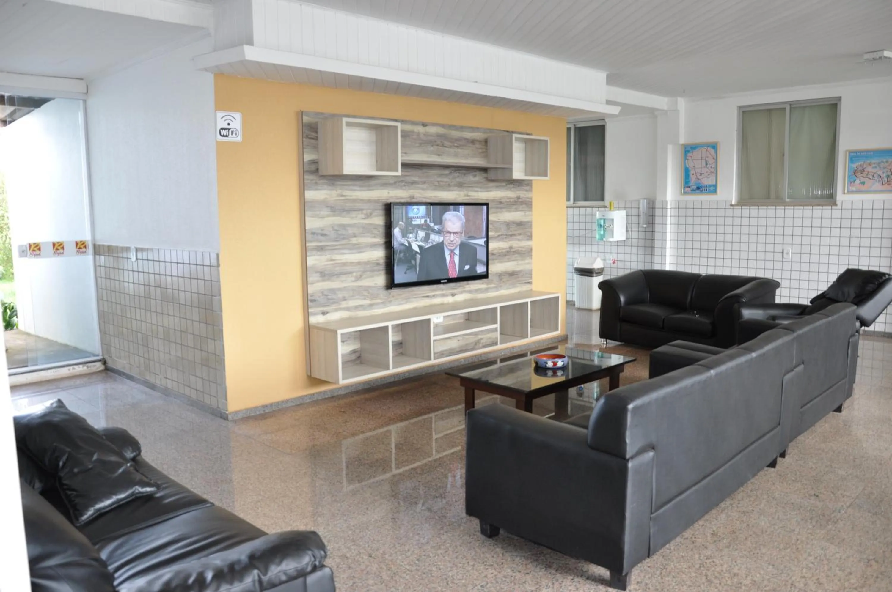 Communal lounge/ TV room in Hotel Ryad Express