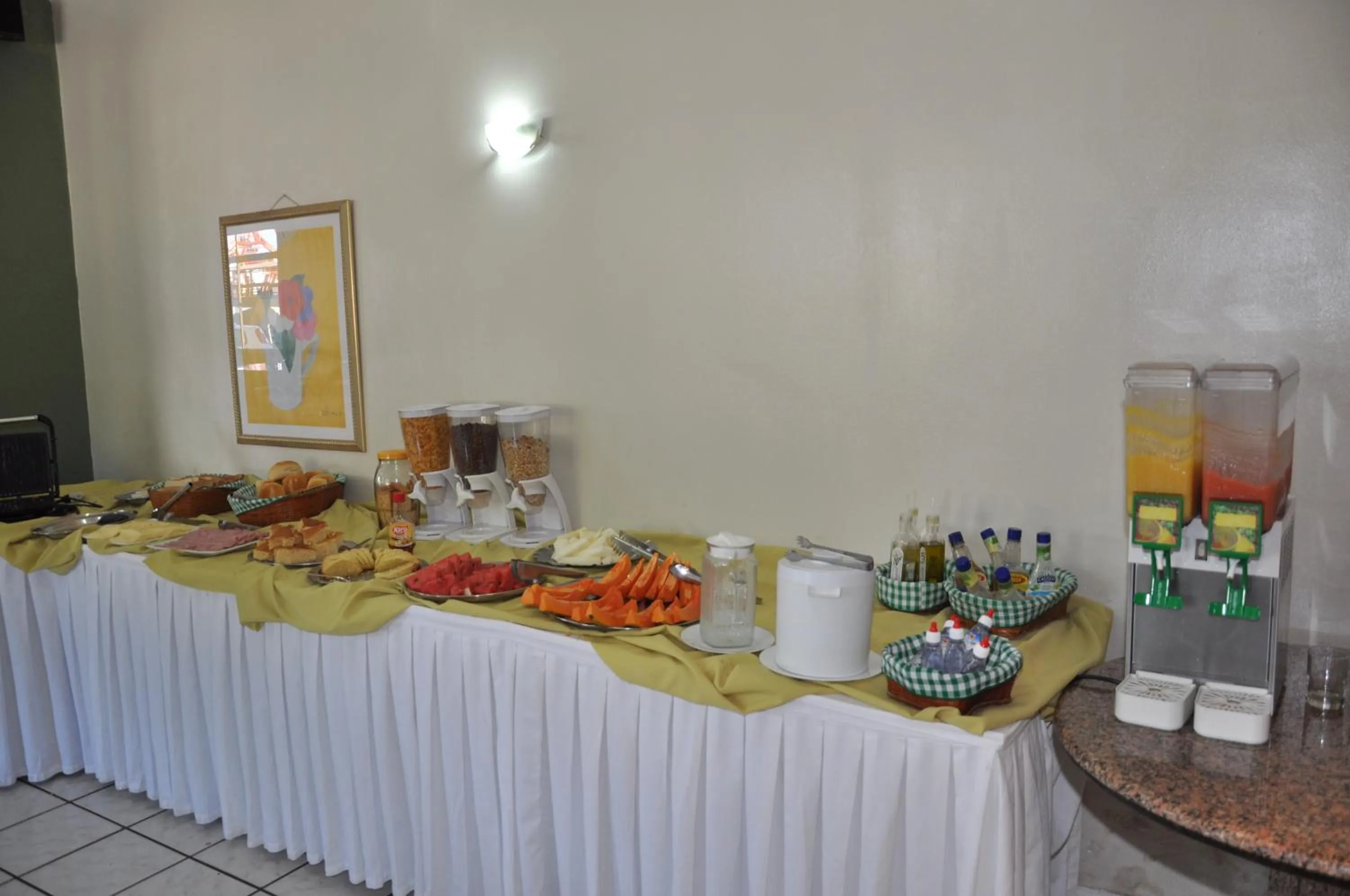 Restaurant/places to eat in Hotel Ryad Express