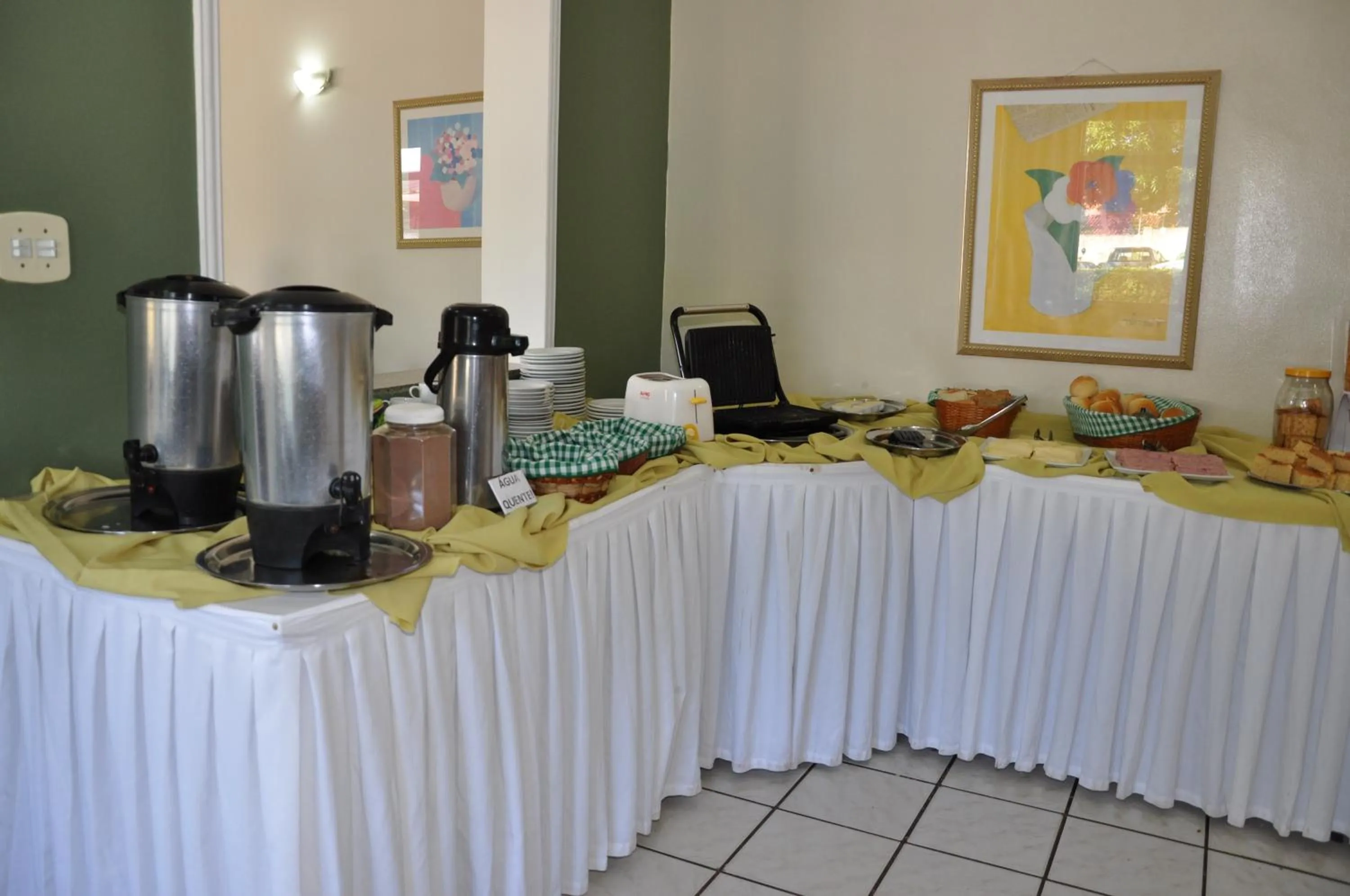 Restaurant/places to eat in Hotel Ryad Express