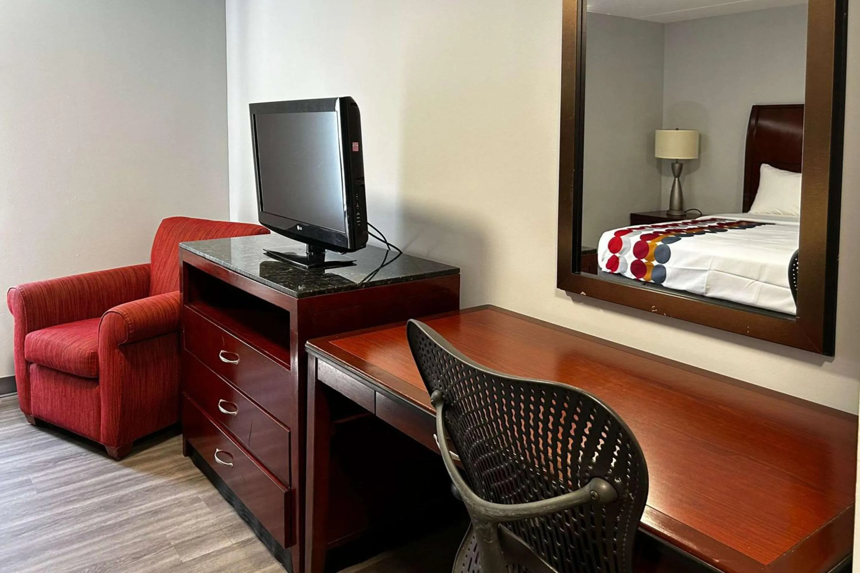 Bedroom, Bed in Rodeway inn Clemmons - Winston-Salem Area