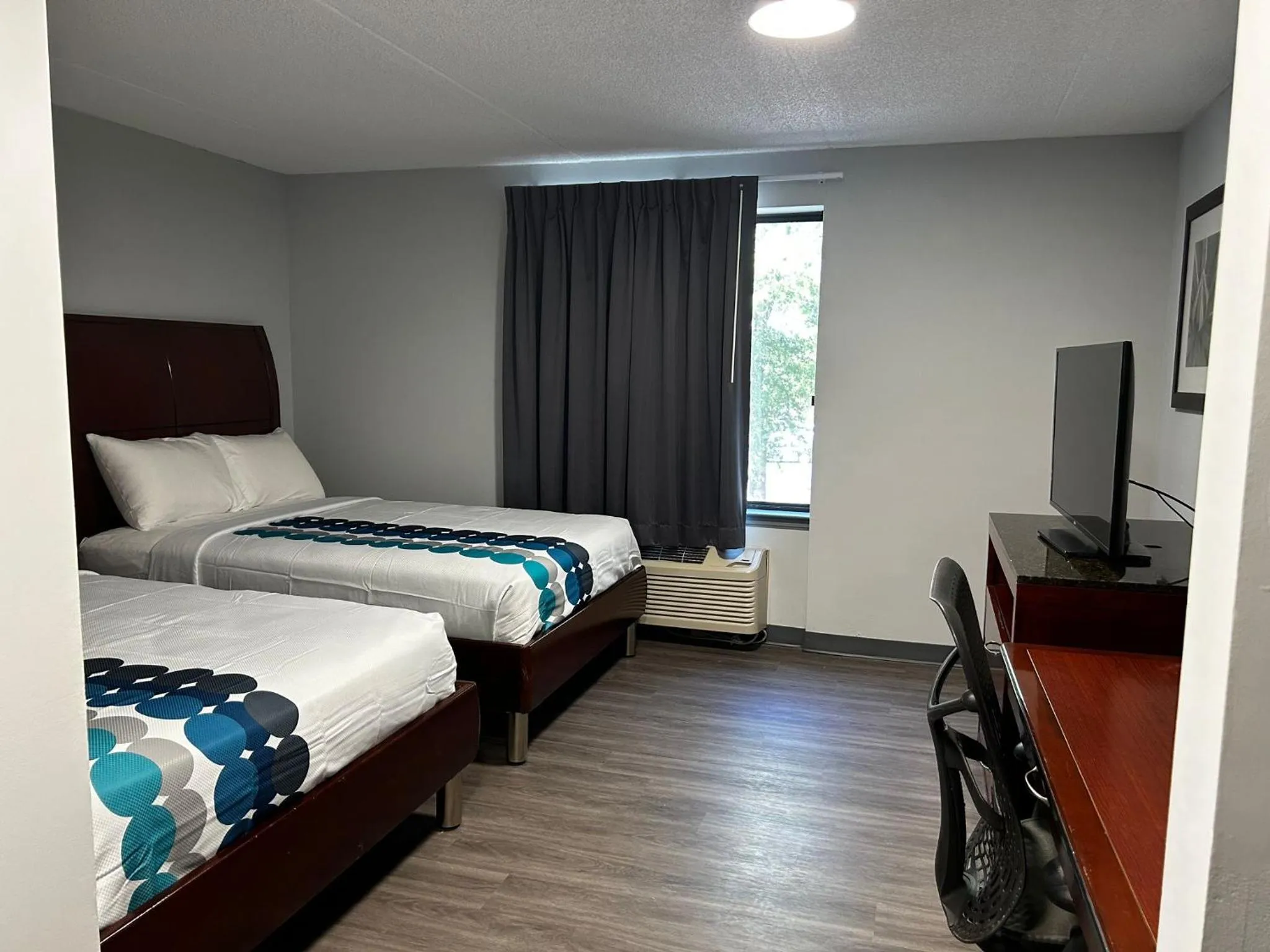 Bedroom, Bed in Rodeway inn Clemmons - Winston-Salem Area