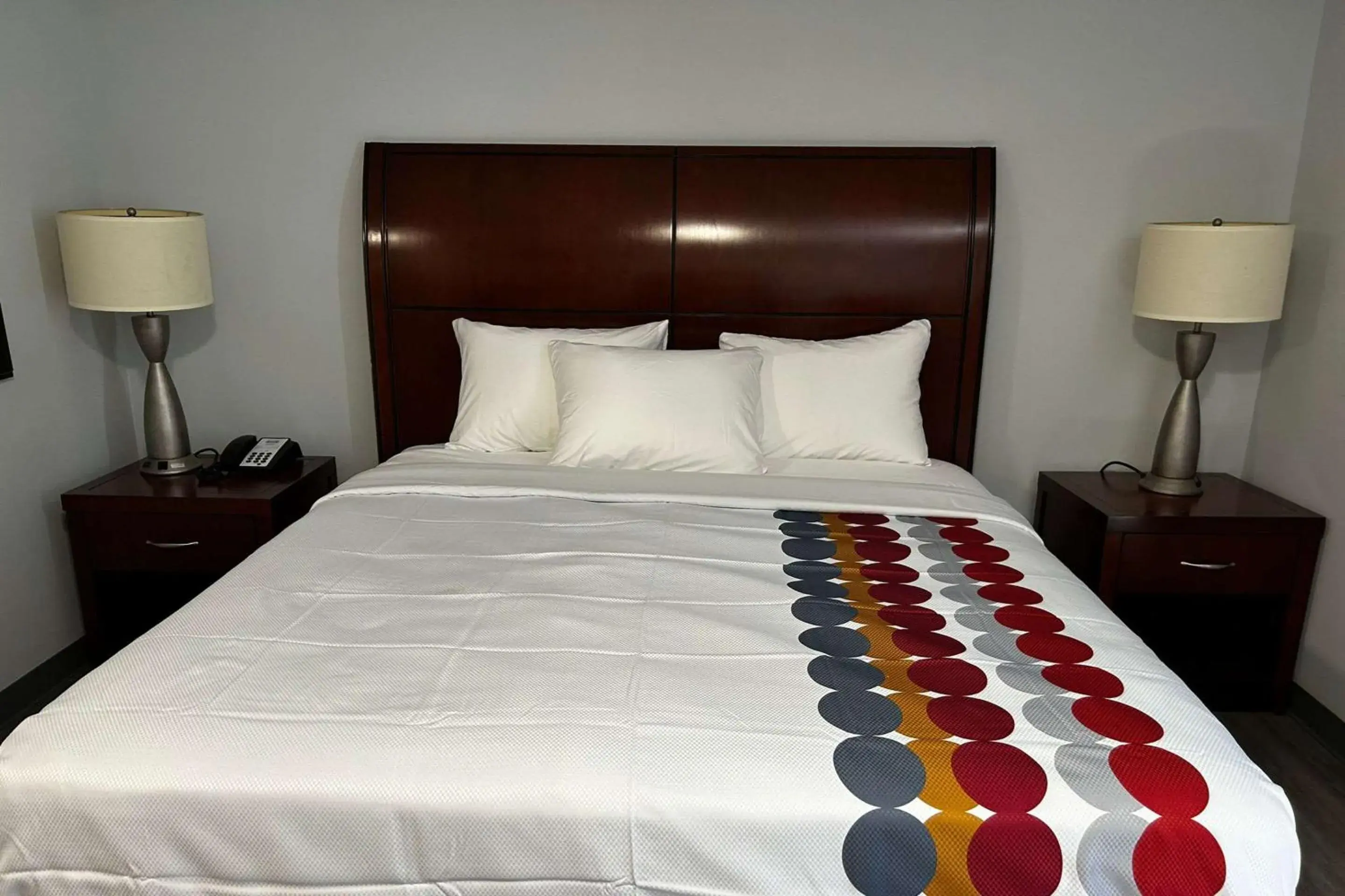 Bedroom, Bed in Rodeway inn Clemmons - Winston-Salem Area Bedroom, Bed in Rodeway inn Clemmons - Winston-Salem Area