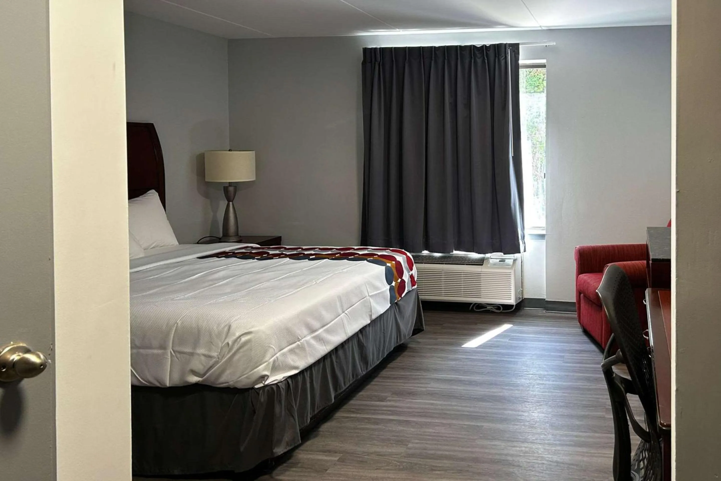 Bedroom, Bed in Rodeway inn Clemmons - Winston-Salem Area