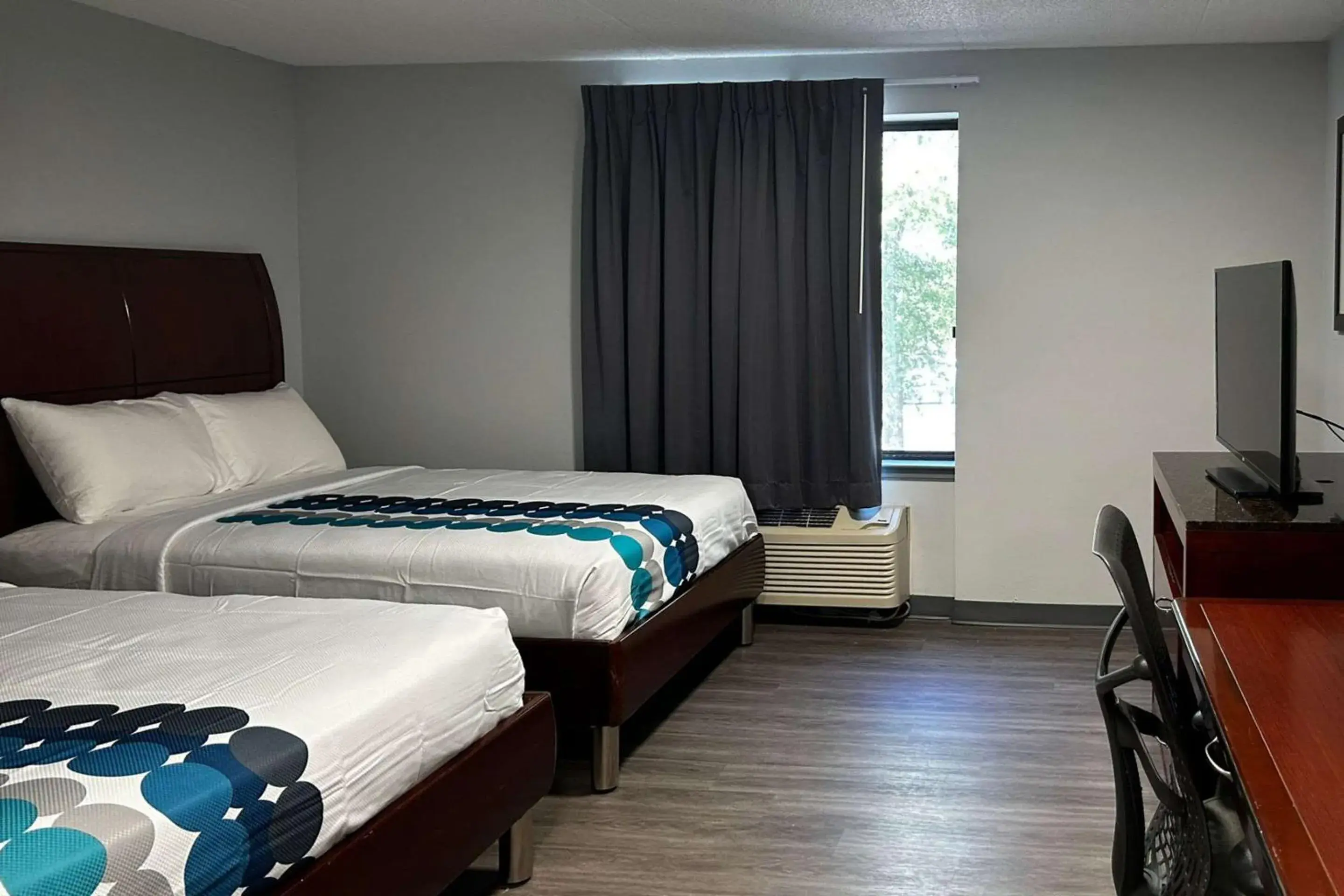 Bedroom, Bed in Rodeway inn Clemmons - Winston-Salem Area Bedroom, Bed in Rodeway inn Clemmons - Winston-Salem Area