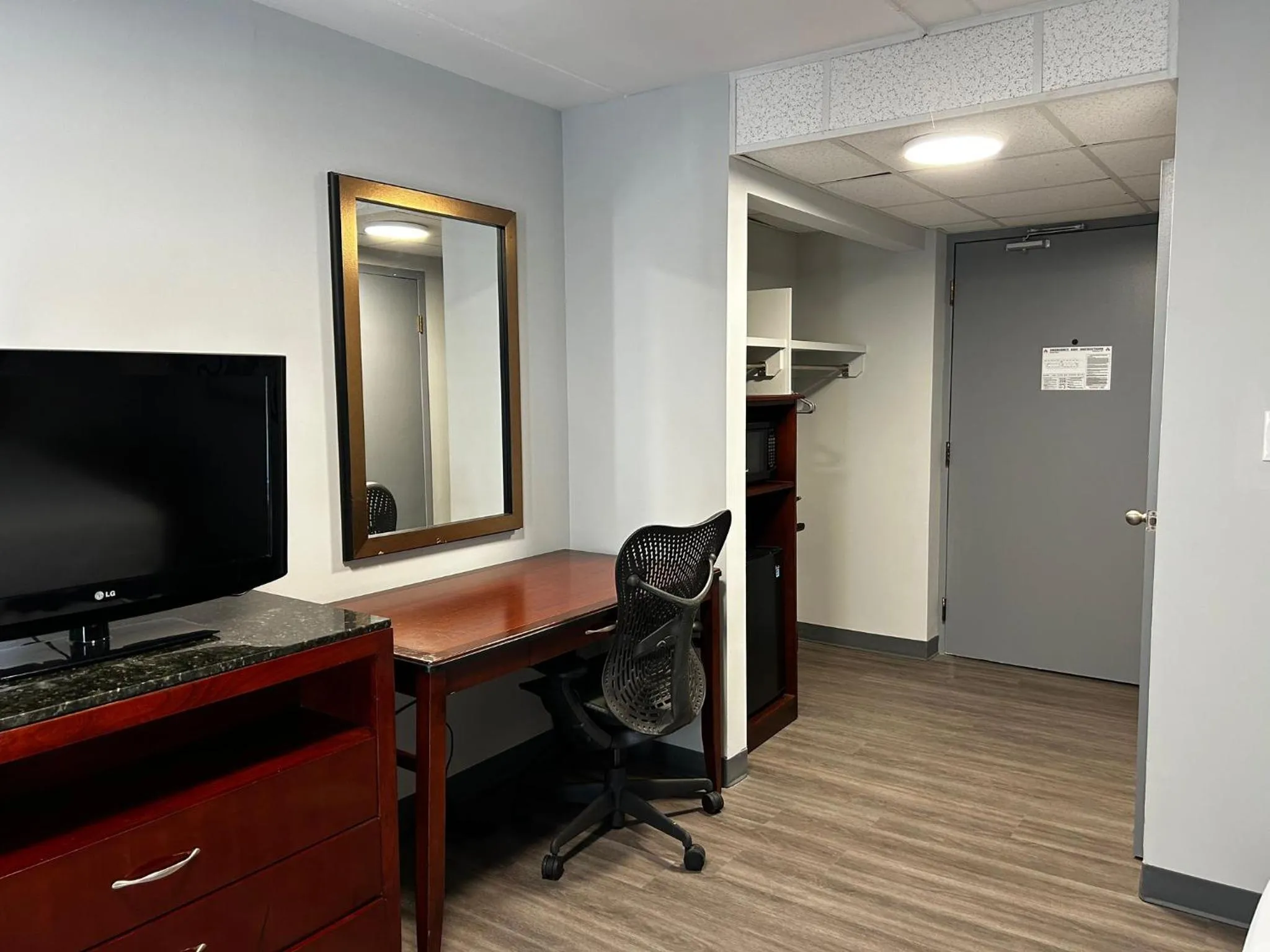 TV and multimedia in Rodeway inn Clemmons - Winston-Salem Area