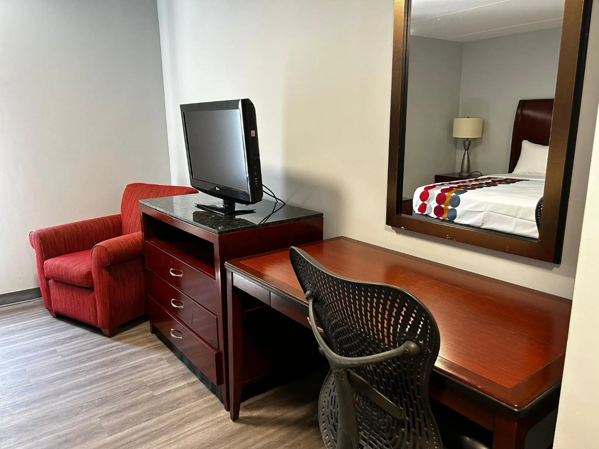 Photo of the whole room, Bed in Rodeway inn Clemmons - Winston-Salem Area