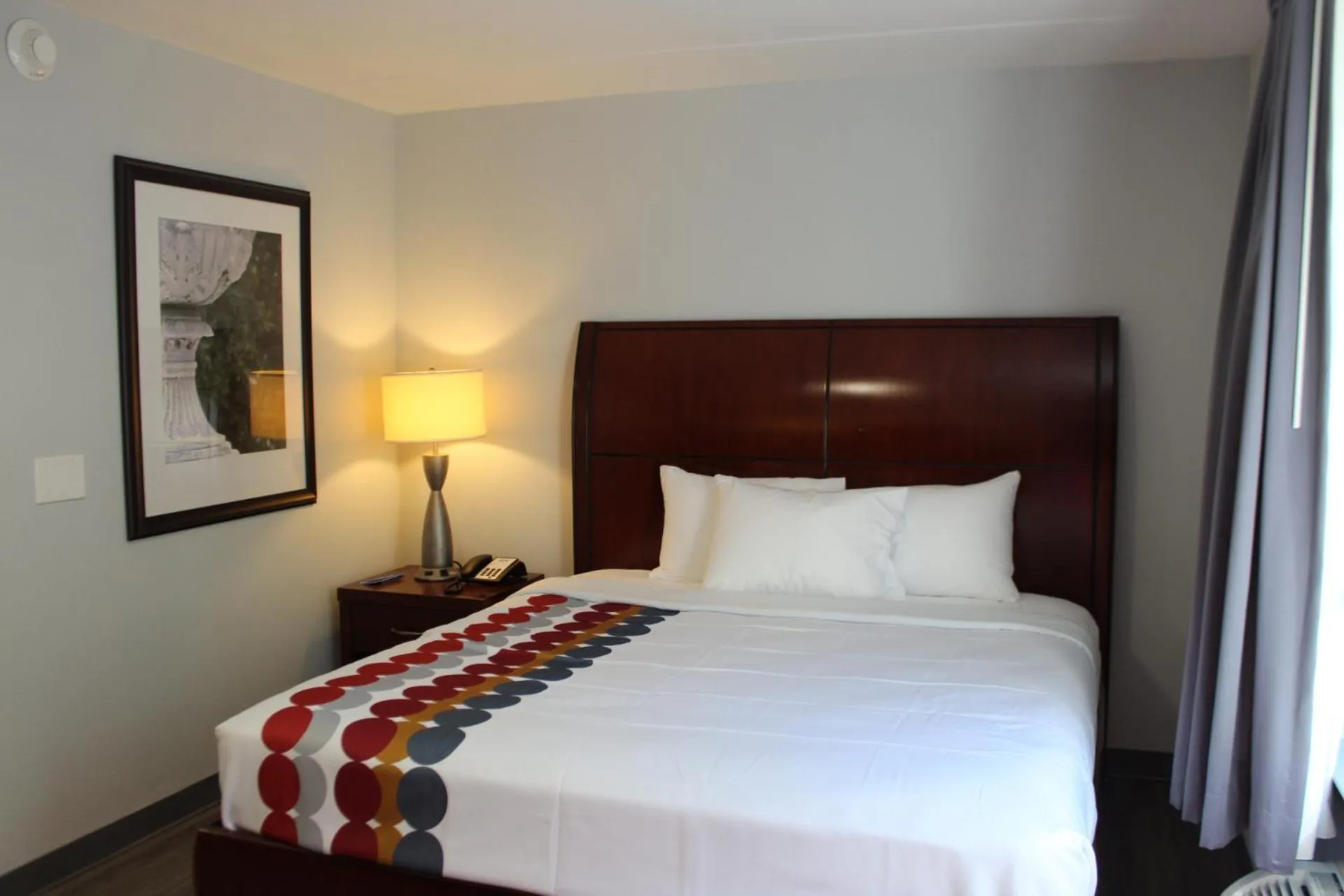 Bed in Rodeway inn Clemmons - Winston-Salem Area