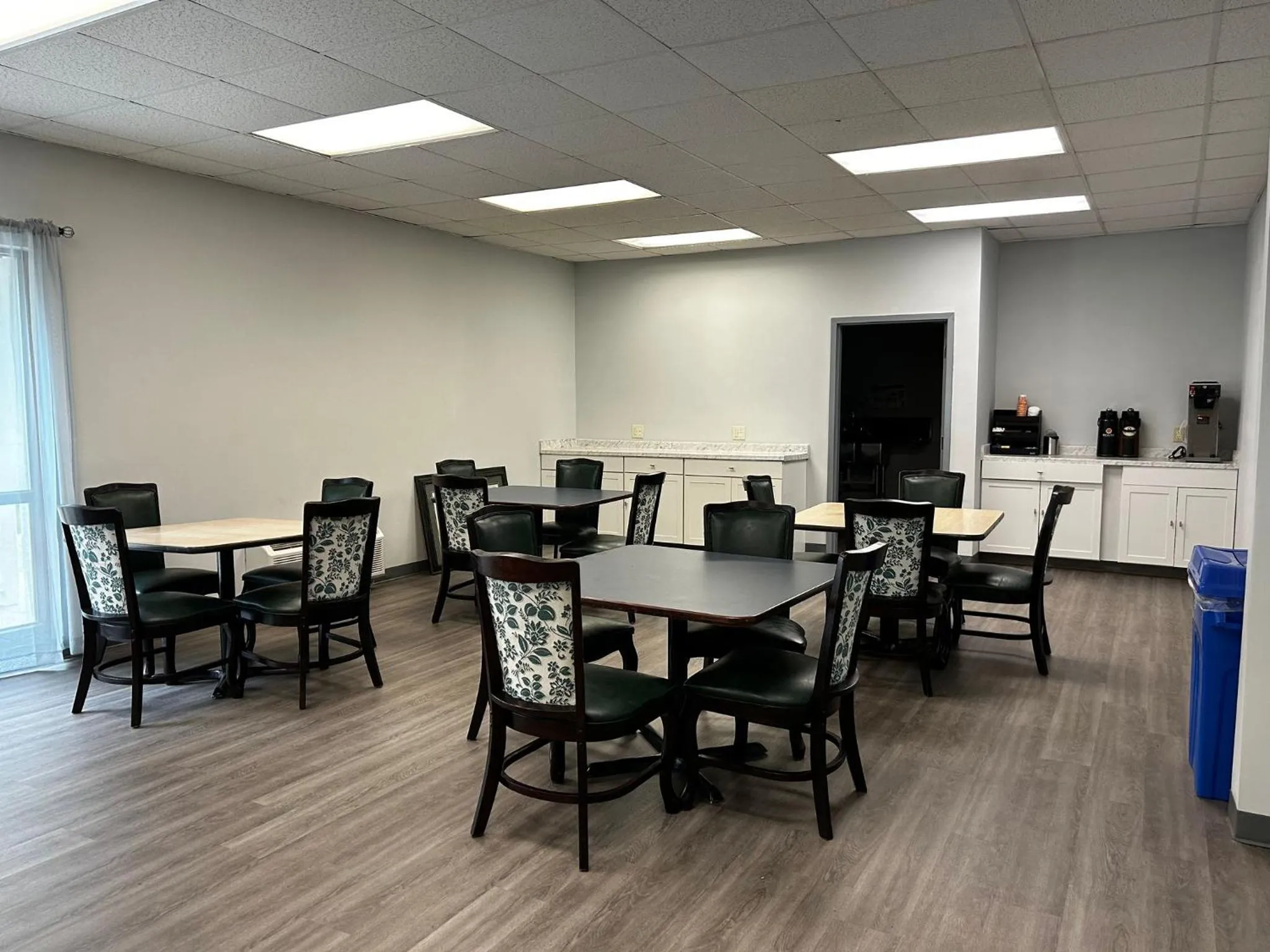 Dining area in Rodeway inn Clemmons - Winston-Salem Area