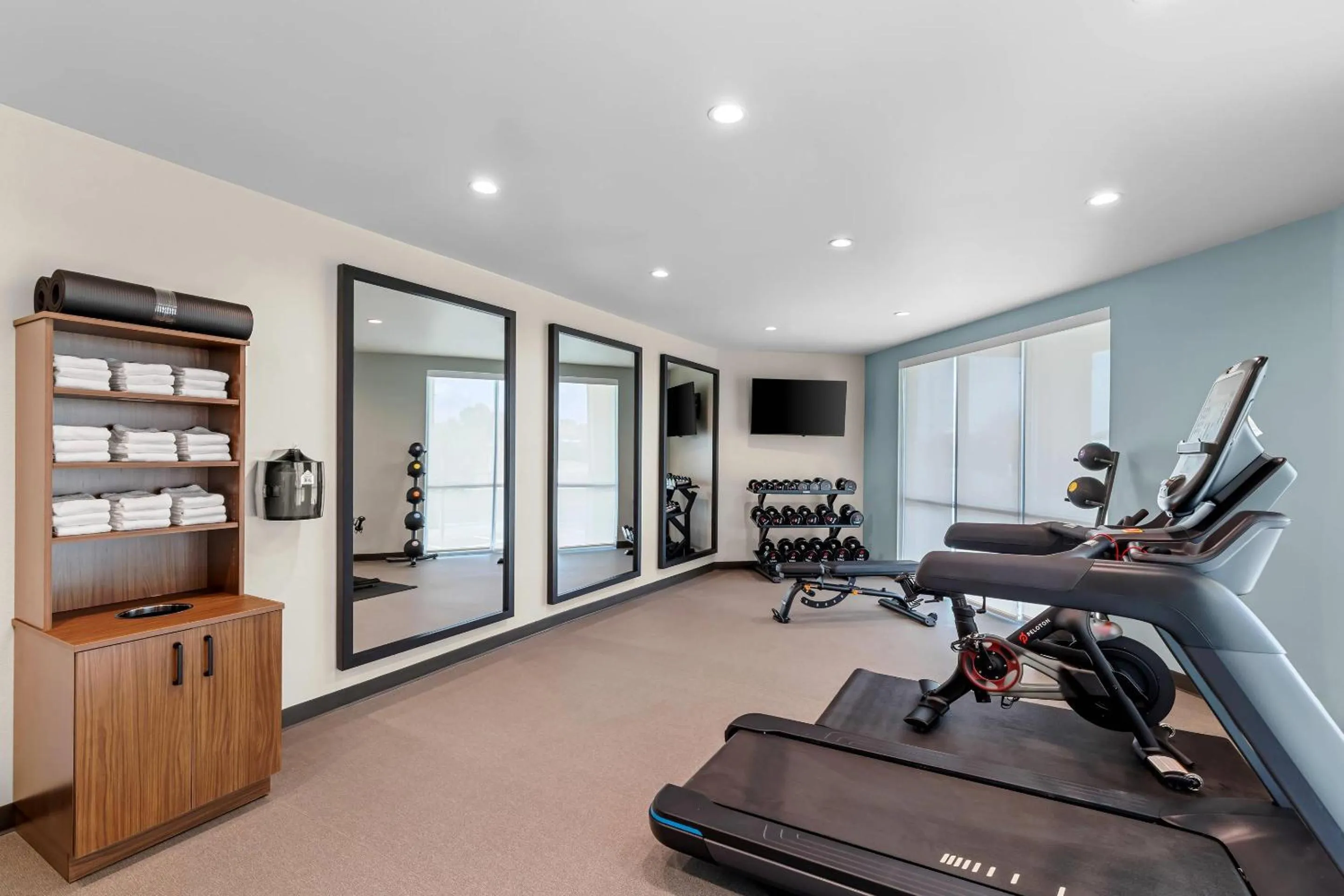 Fitness centre/facilities in Everhome Suites Temecula