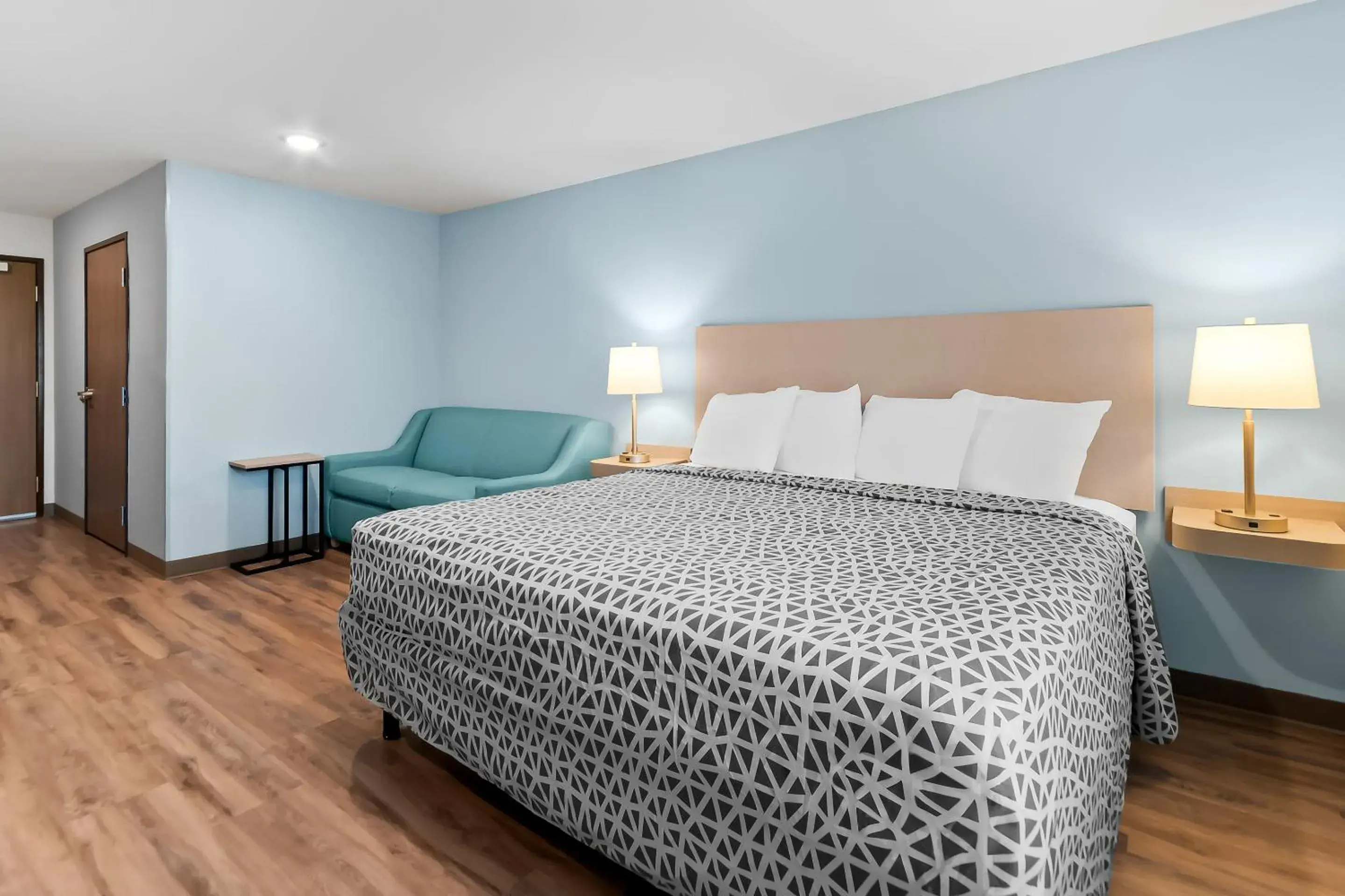 King Suite with Sofa - Disability Access/Non Smoking in WoodSpring Suites Pensacola West King Suite with Sofa - Disability Access/Non Smoking in WoodSpring Suites Pensacola West
