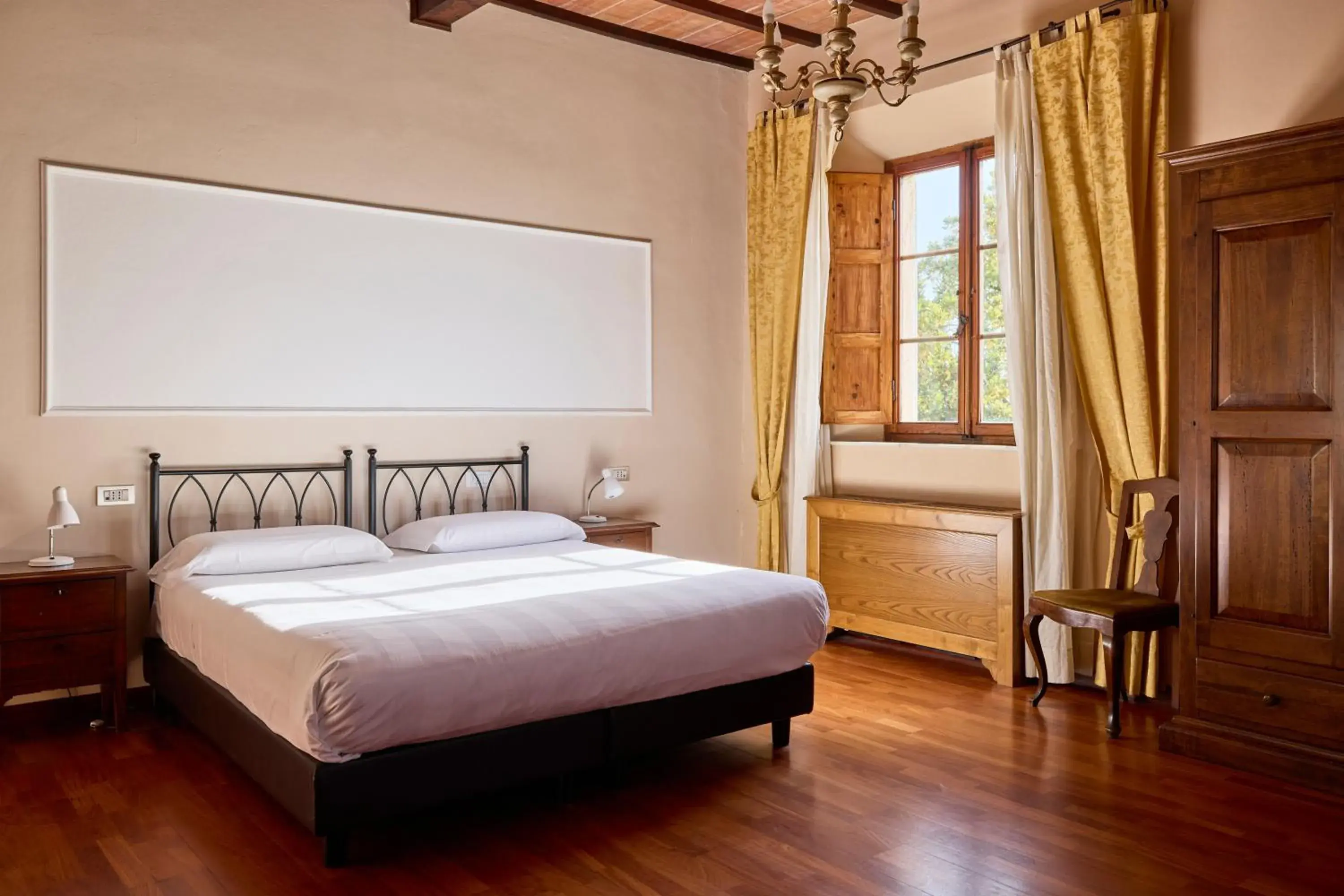 Bed in Certosa di Pontignano Residenza d'Epoca - Place of Charme Bed in Certosa di Pontignano Residenza d'Epoca - Place of Charme