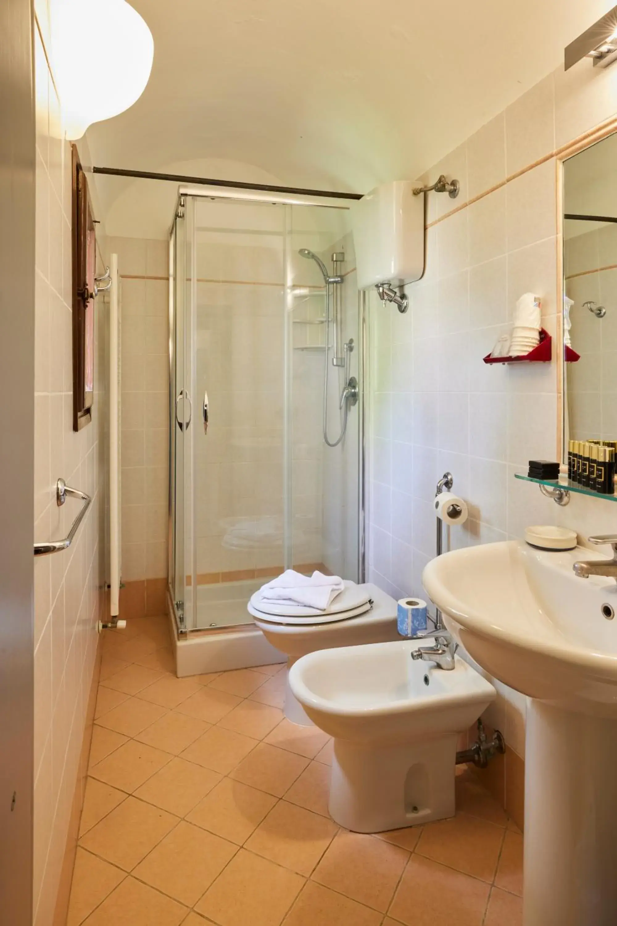 Three-Bedroom Apartment in Certosa di Pontignano Residenza d'Epoca - Place of Charme Three-Bedroom Apartment in Certosa di Pontignano Residenza d'Epoca - Place of Charme