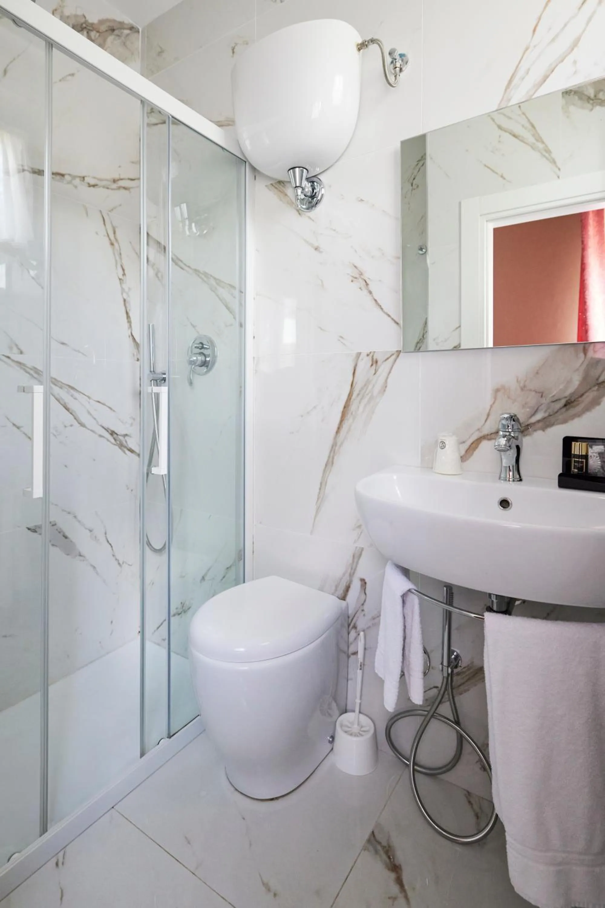 Toilet in Certosa di Pontignano Residenza d'Epoca - Place of Charme