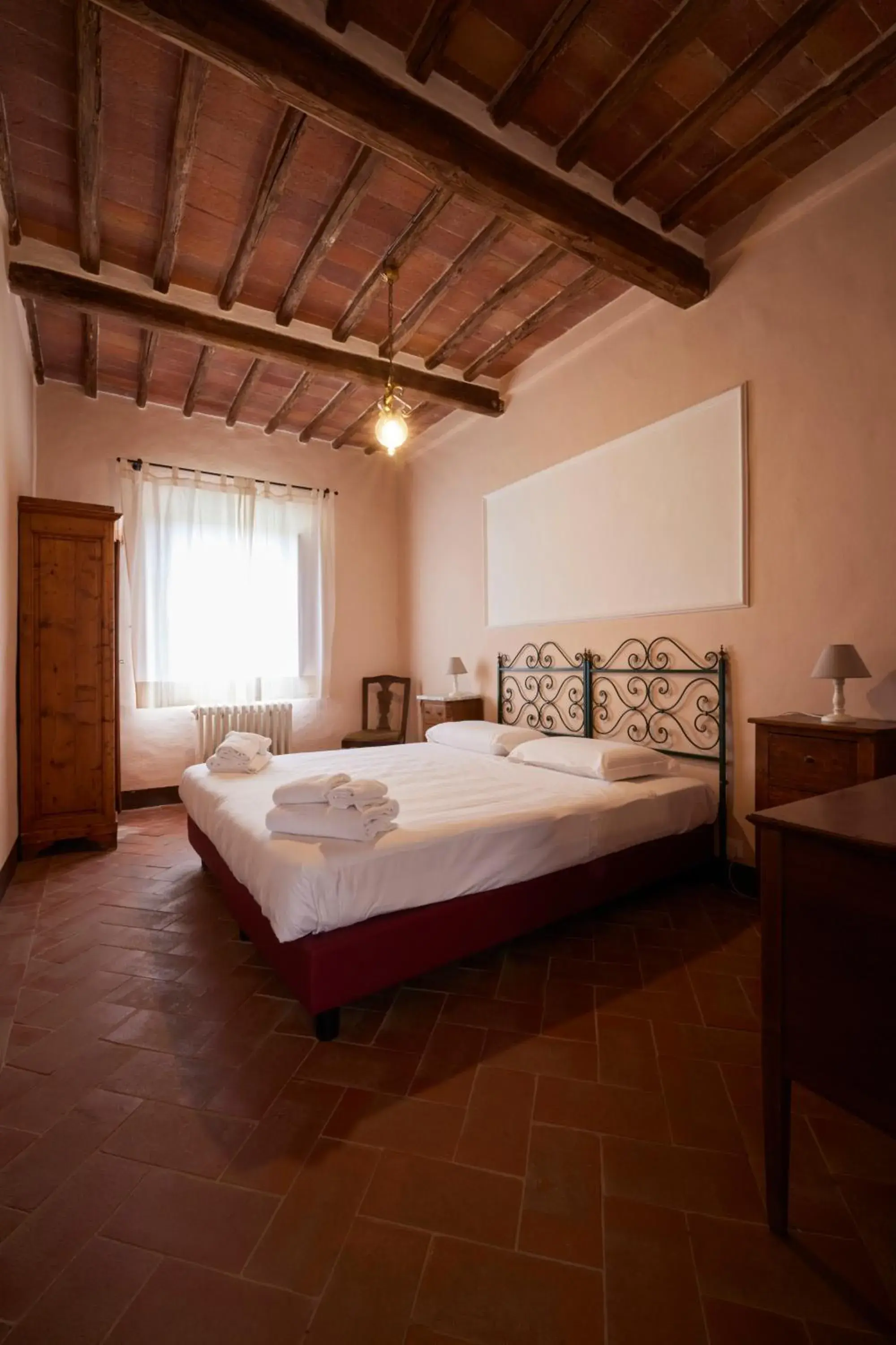 Bed in Certosa di Pontignano Residenza d'Epoca - Place of Charme Bed in Certosa di Pontignano Residenza d'Epoca - Place of Charme