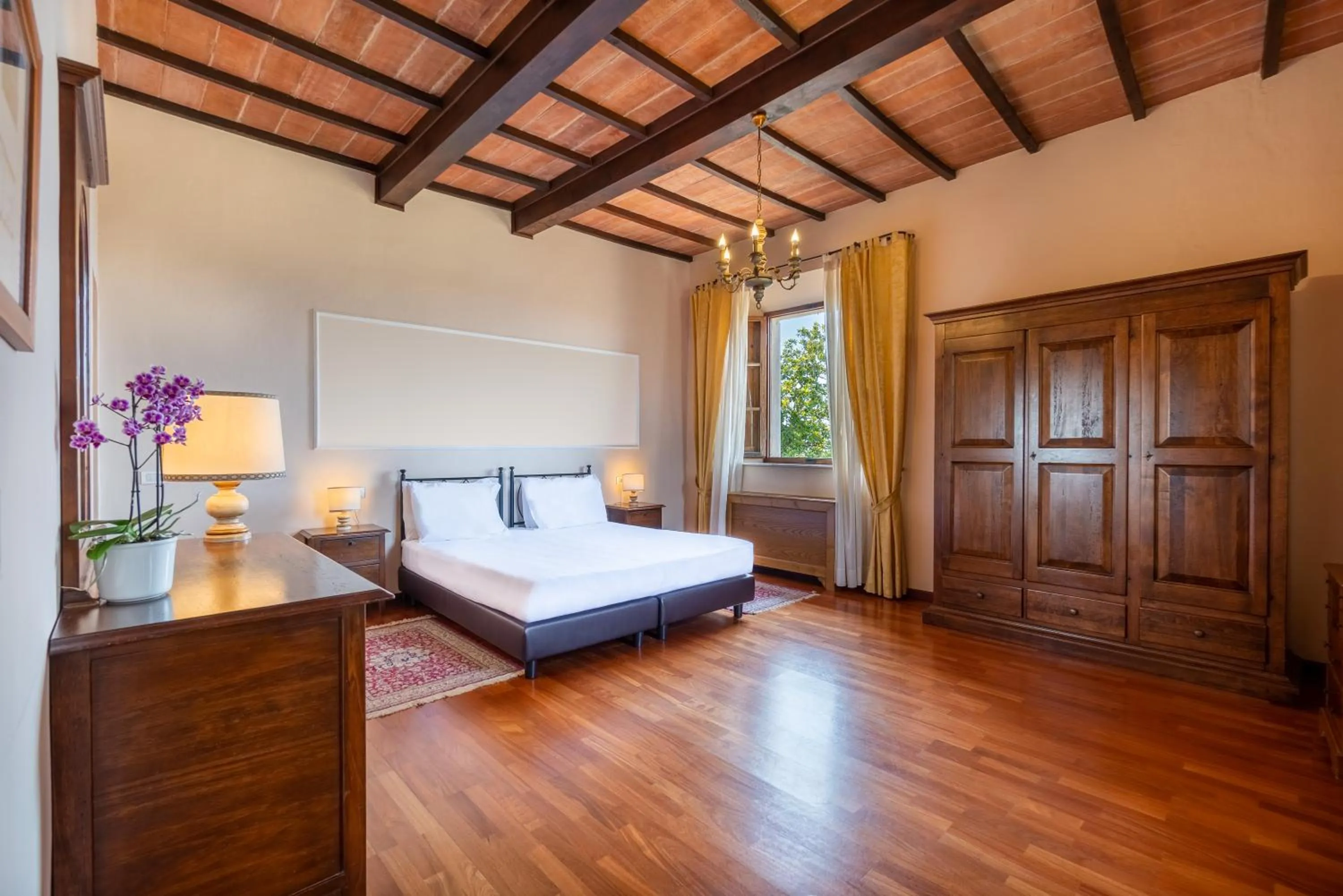 Bed in Certosa di Pontignano Residenza d'Epoca - Place of Charme