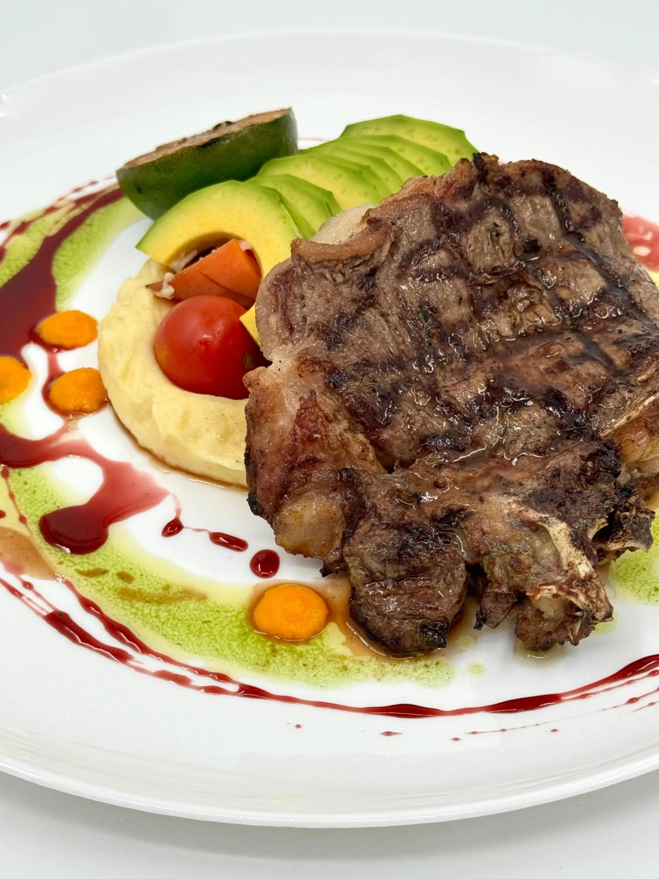 Restaurant/places to eat in Design Hotel & Private Spa - Tbilisi Edition