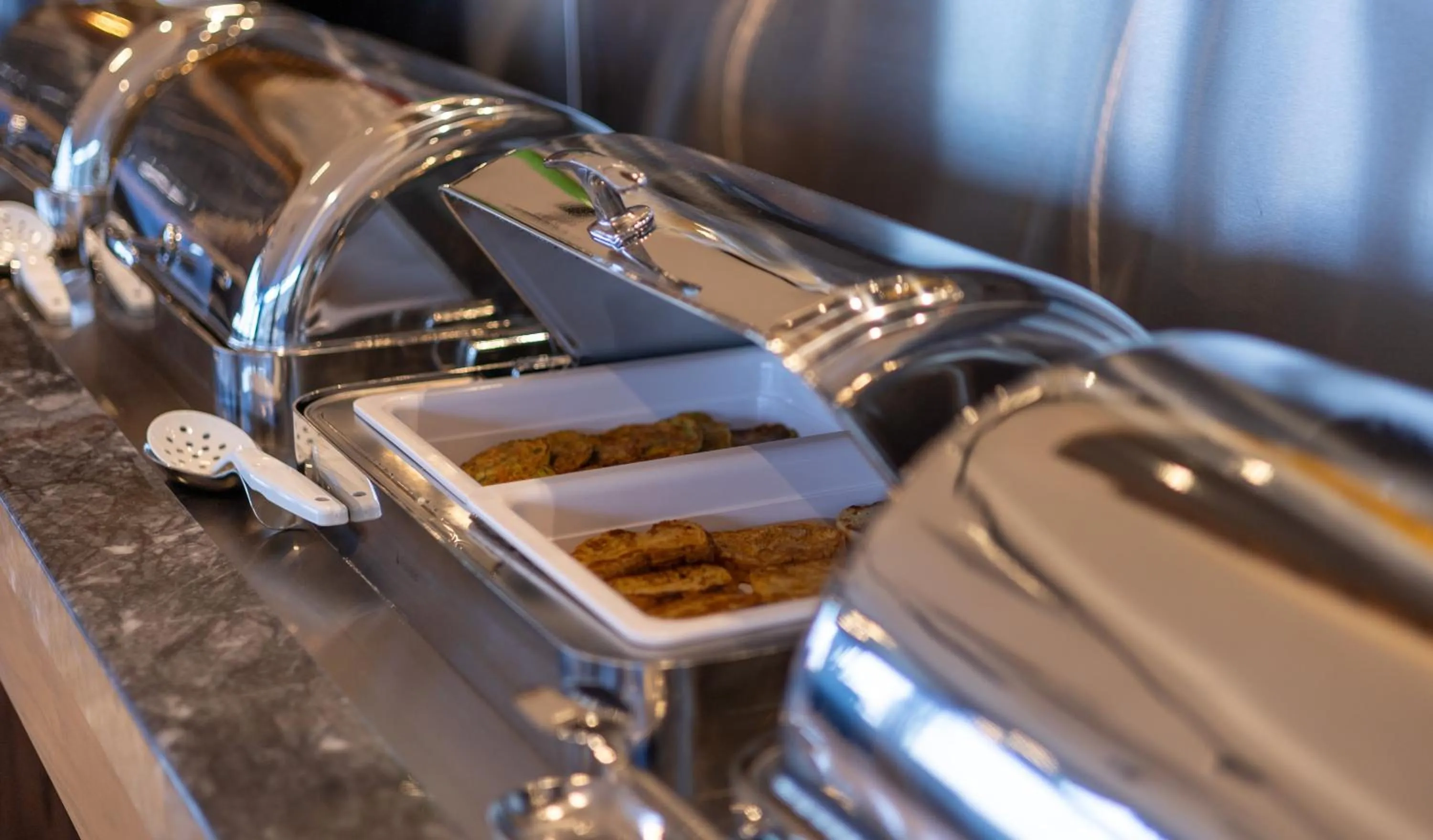 Food and drinks in Lilium Hotel & Suites