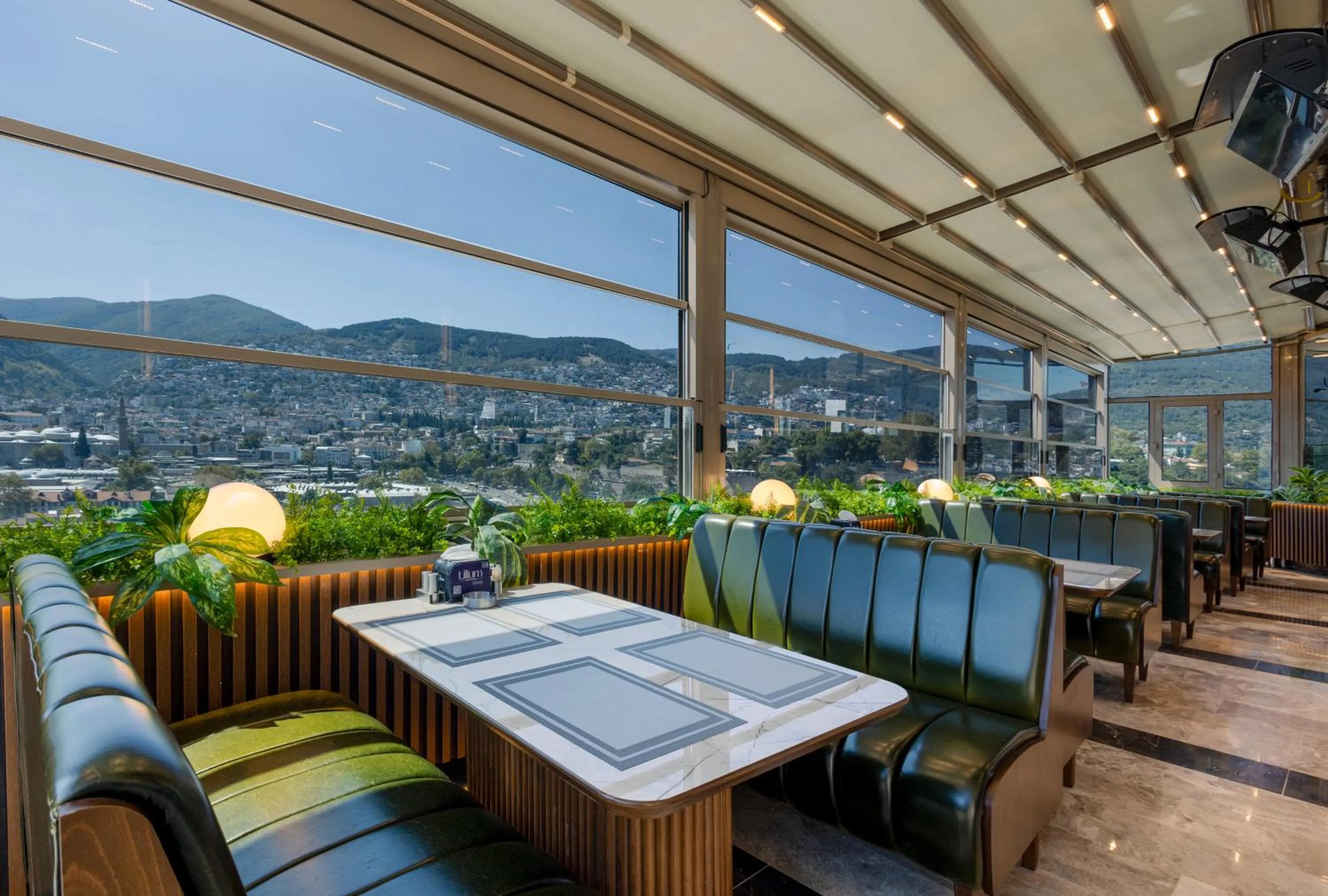 Restaurant/places to eat in Lilium Hotel & Suites